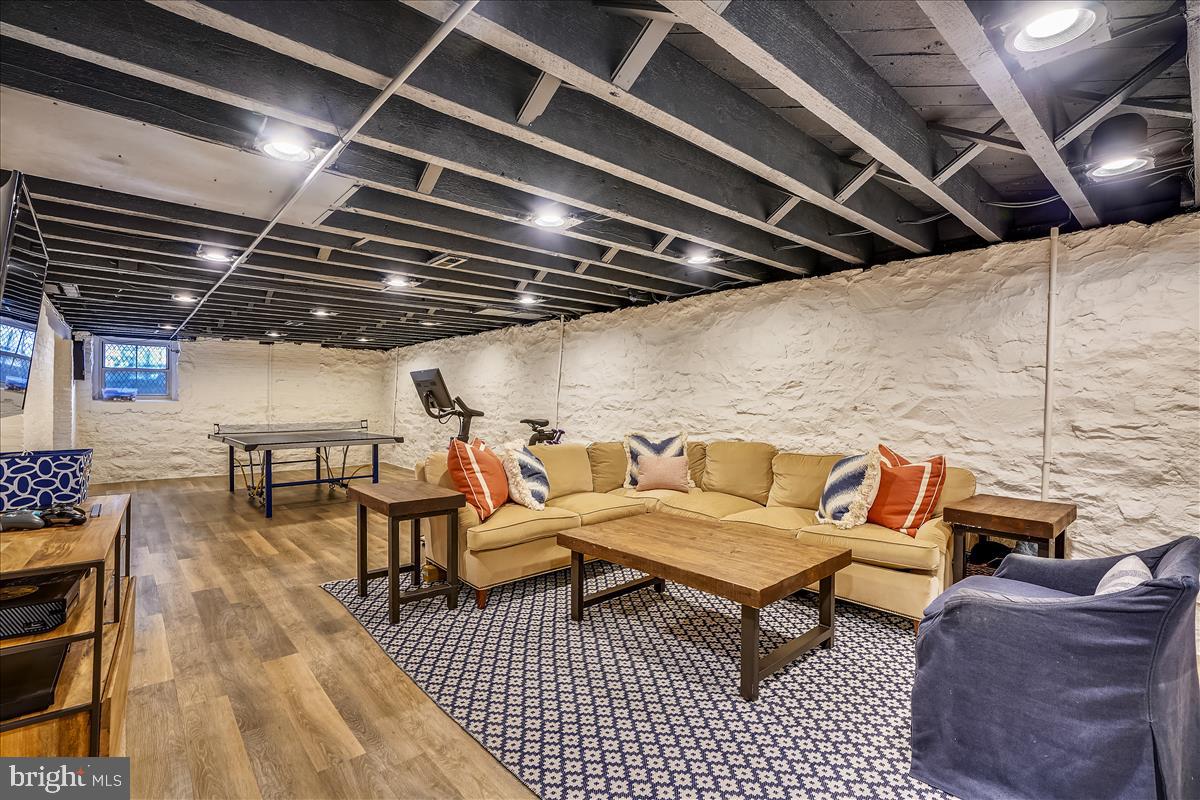 ROLAND PARK - Residential