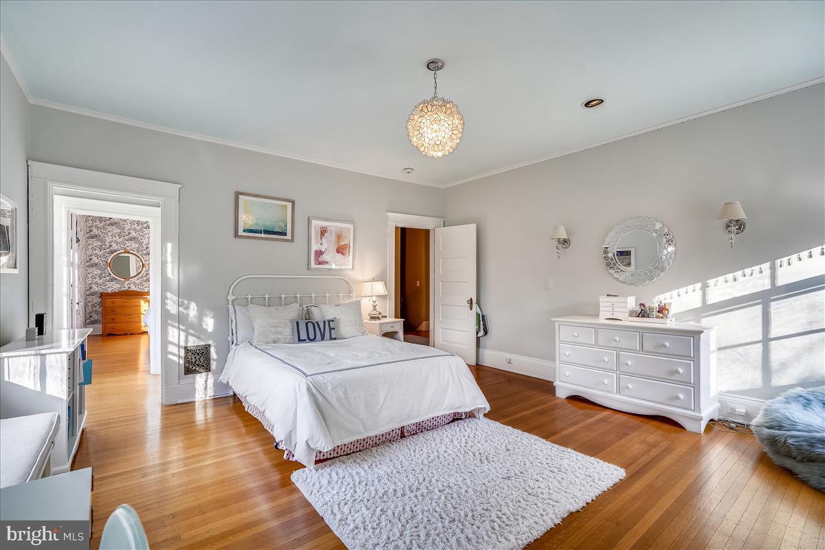 ROLAND PARK - Residential