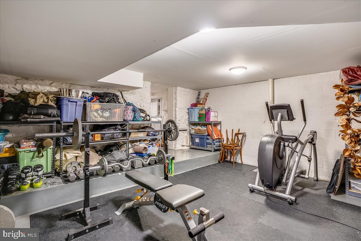 ROLAND PARK - Residential