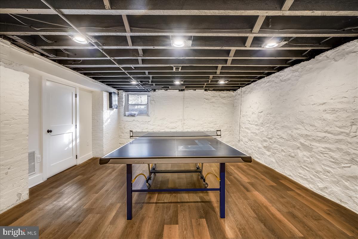 ROLAND PARK - Residential