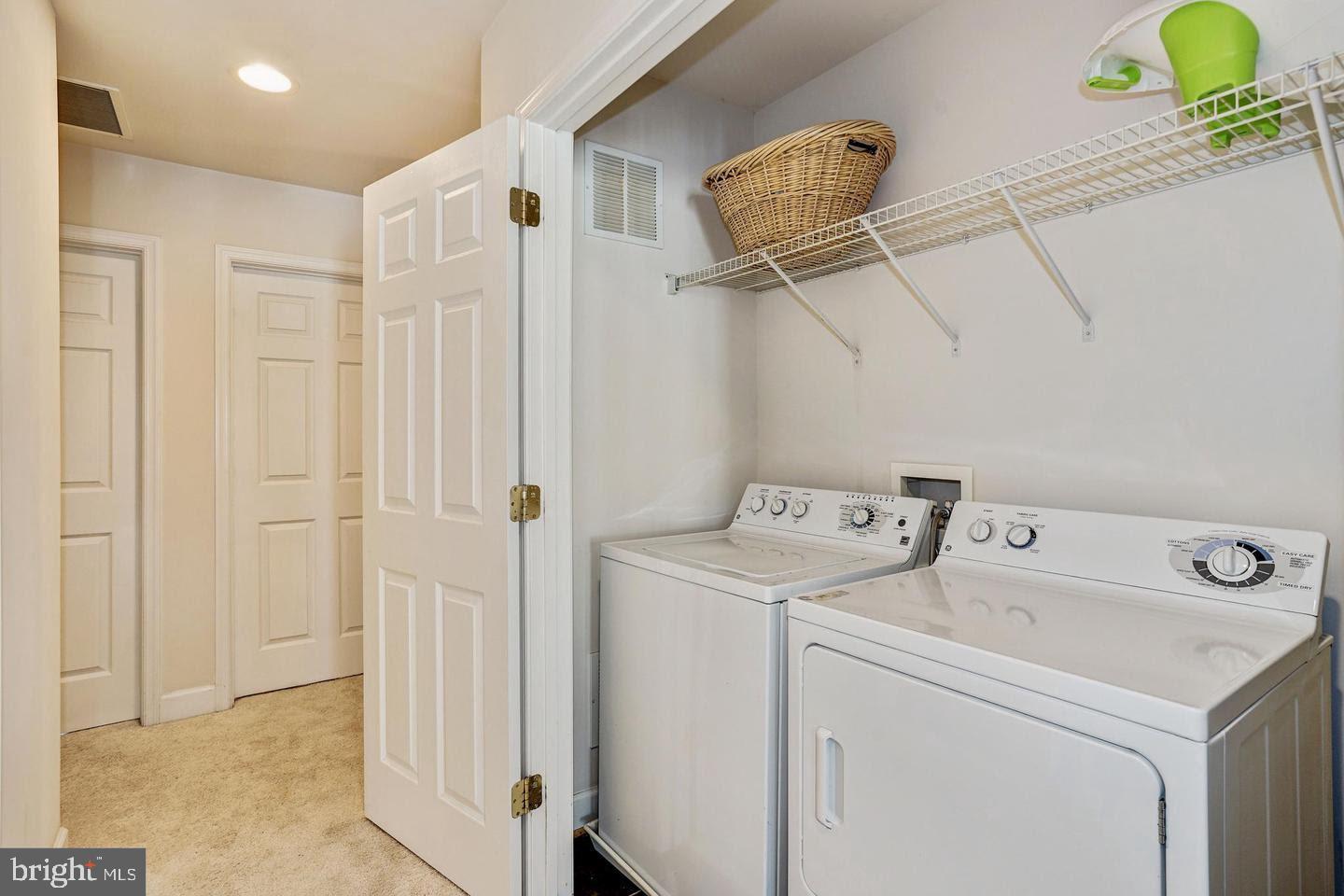 PAVILIONS AT HUNTINGTON - Residential Lease