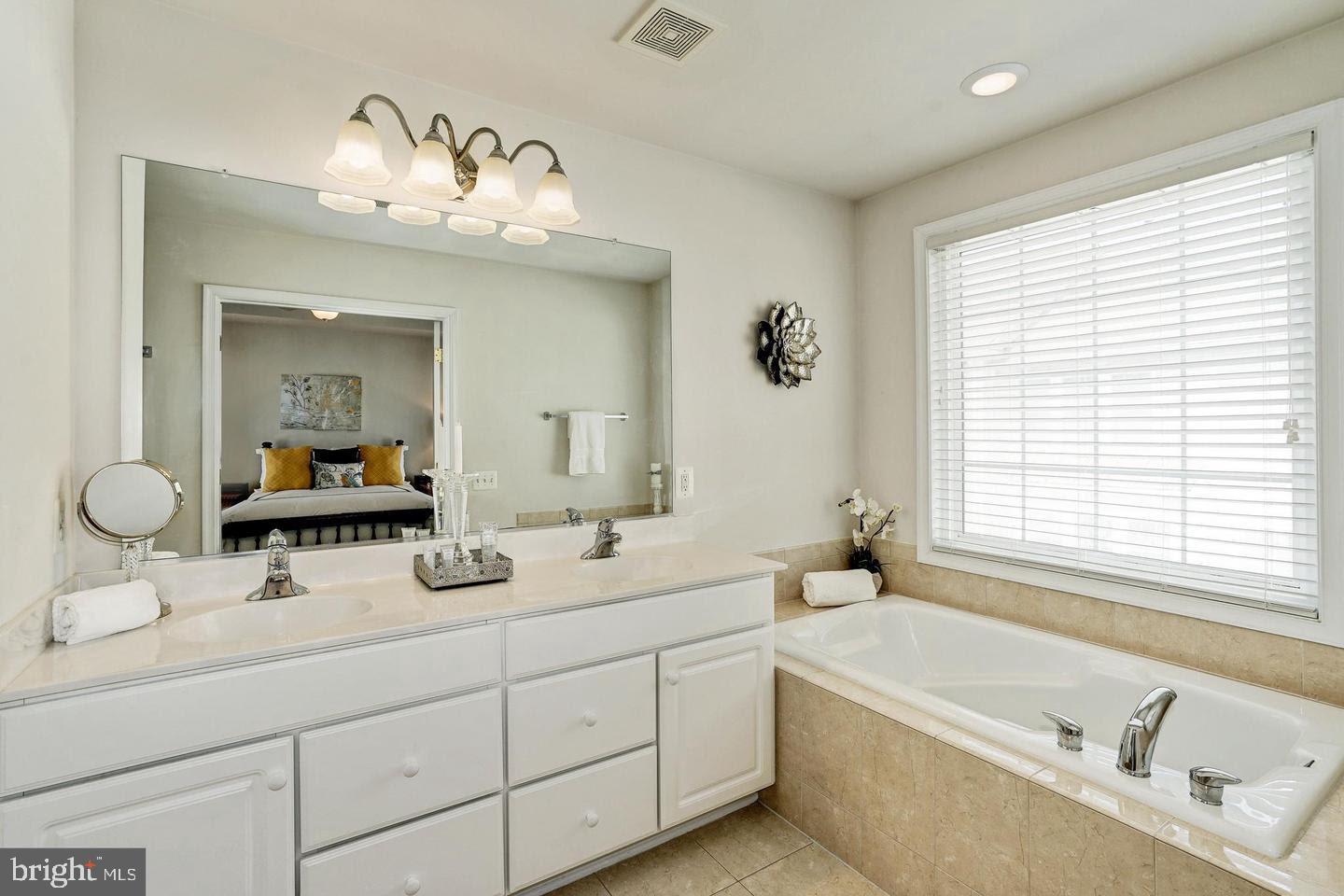 PAVILIONS AT HUNTINGTON - Residential Lease