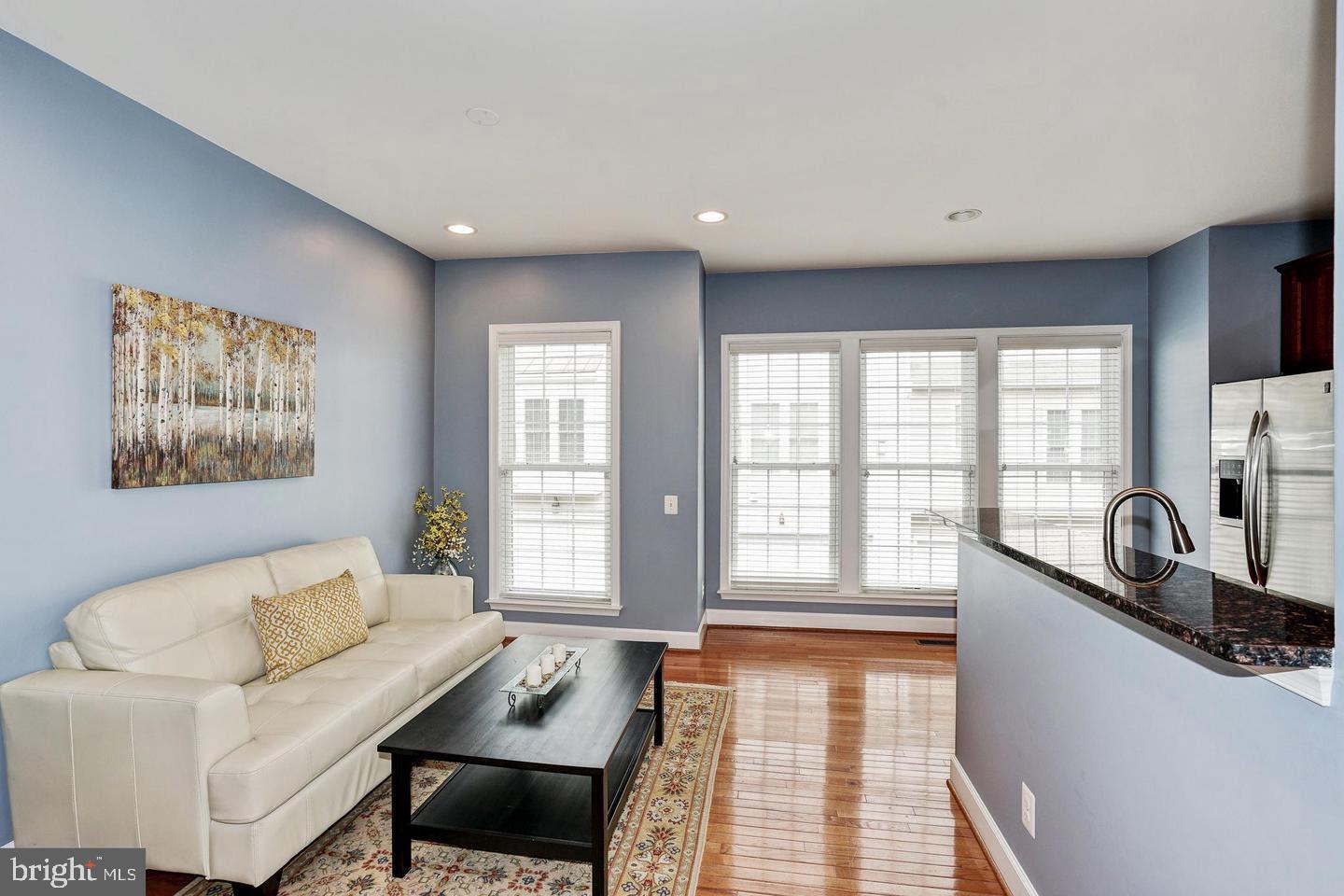 PAVILIONS AT HUNTINGTON - Residential Lease