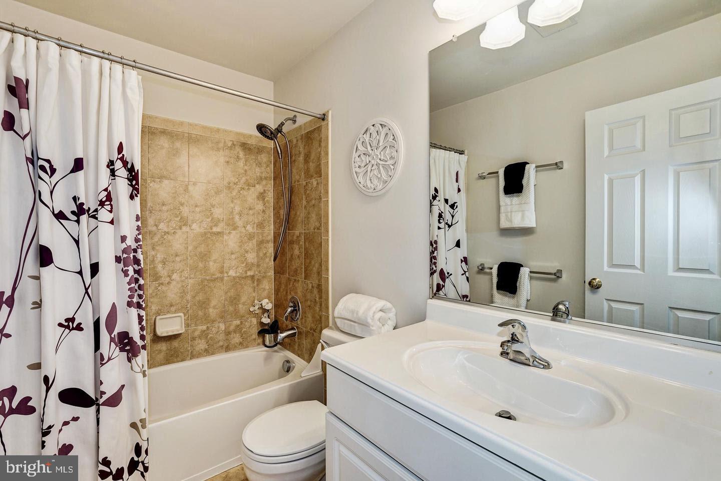 PAVILIONS AT HUNTINGTON - Residential Lease