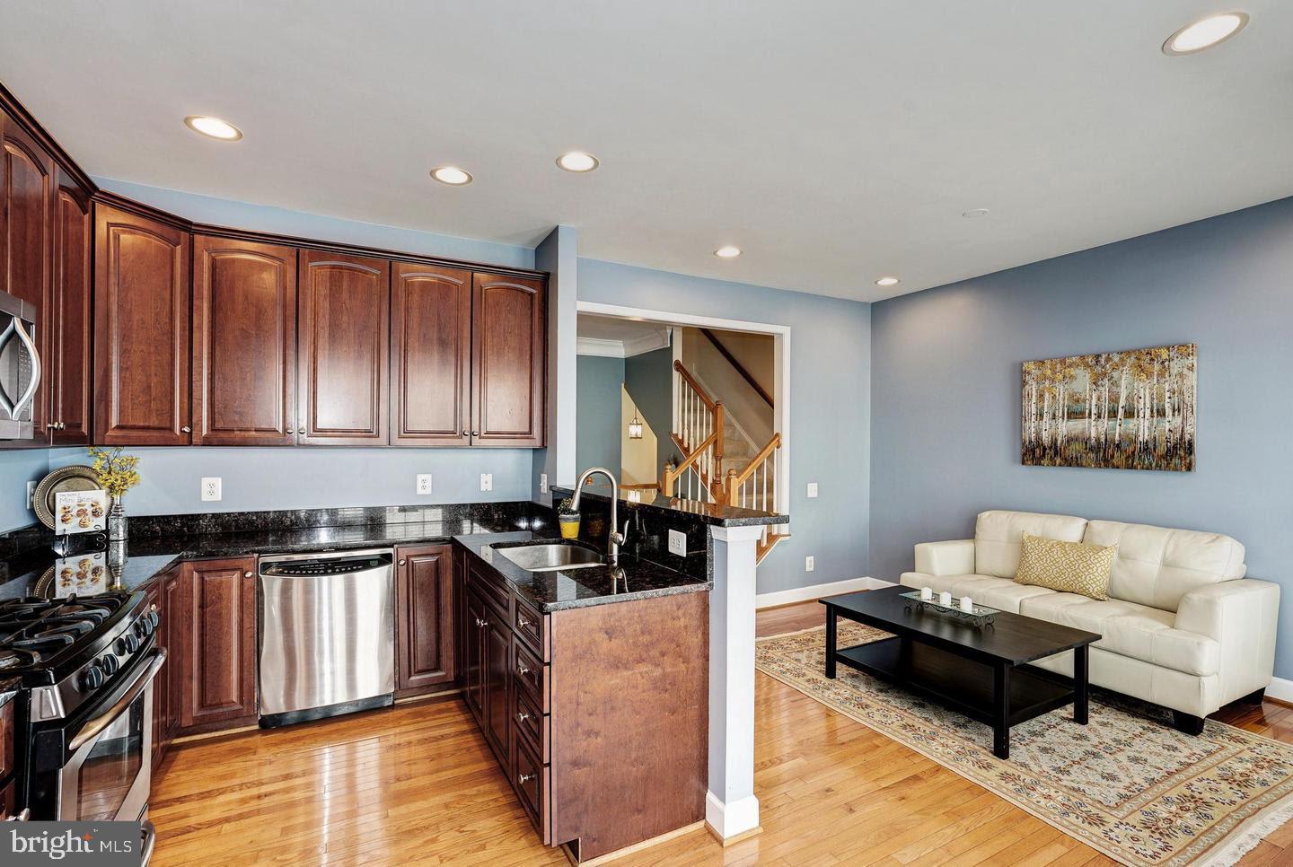 PAVILIONS AT HUNTINGTON - Residential Lease