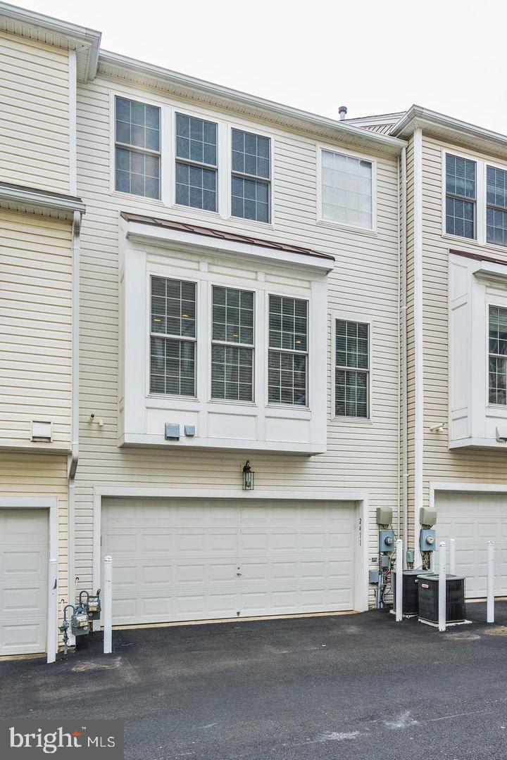 PAVILIONS AT HUNTINGTON - Residential Lease