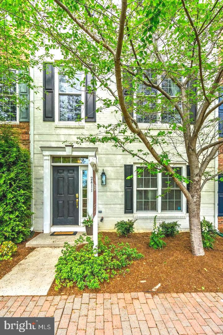 PAVILIONS AT HUNTINGTON - Residential Lease