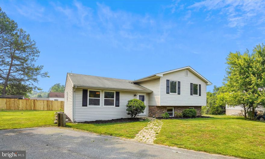 Welcome to 7284 Shirley Drive in the sought after neighborhood of Stoney Ridge Farm. Tucked away at the end of a cul-de-sac, you will love the quiet, privacy this home offers. Situated directly next to the historic farm house, the neighborhood is named for,  you will never have noisy neighbors to worry about. Add 4 generously sized bedrooms, 2 full baths, expansive common areas and a great outdoor space and this charmer is a no brainer! Minutes to center of Easton or Historic Downtown shops and eateries.

Open Saturday and Sunday so take your opportunity to come see it right away!