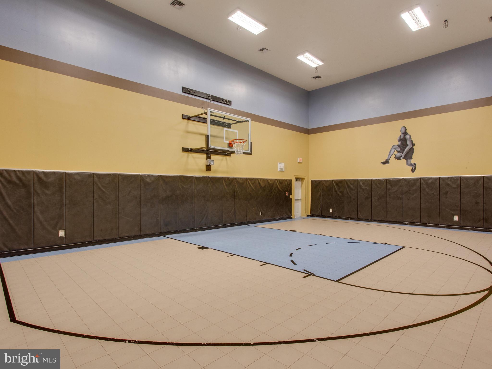 EXCHANGE AT VAN DORN - Residential Lease