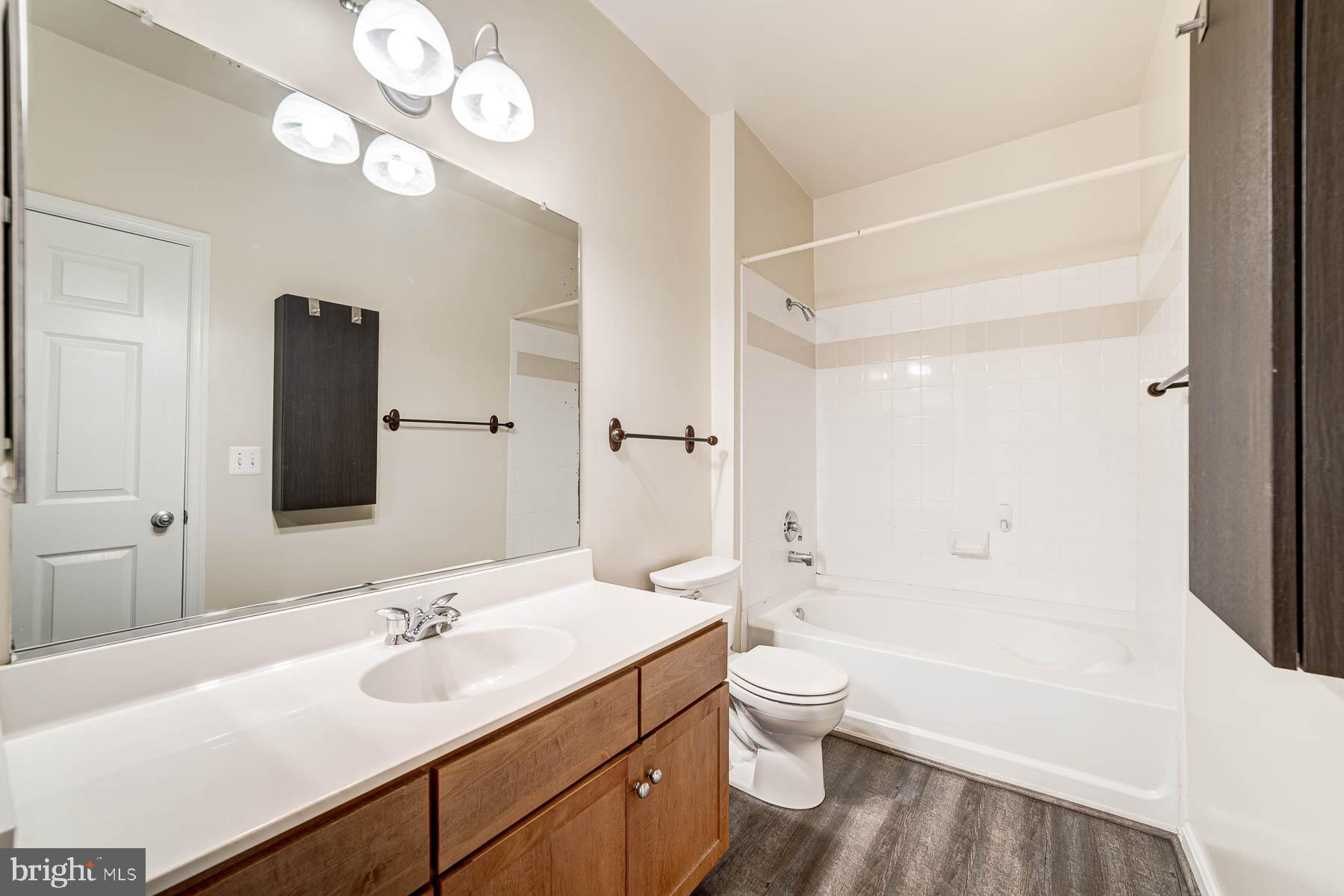 EXCHANGE AT VAN DORN - Residential Lease