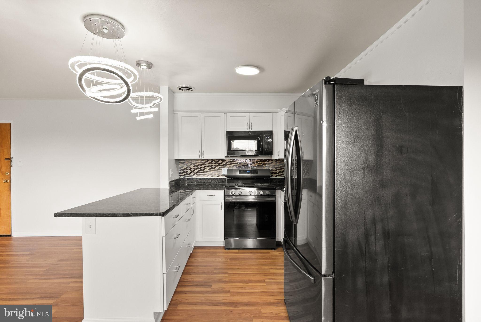 GEORGE MASON VILLAGE - Residential