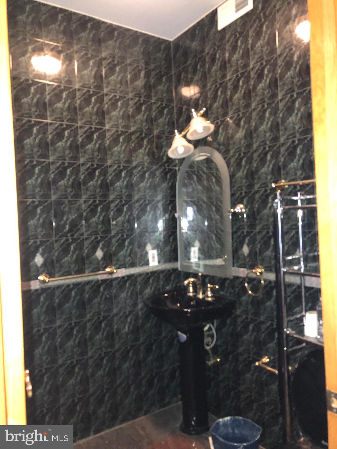 ITALIAN MARKET - Residential