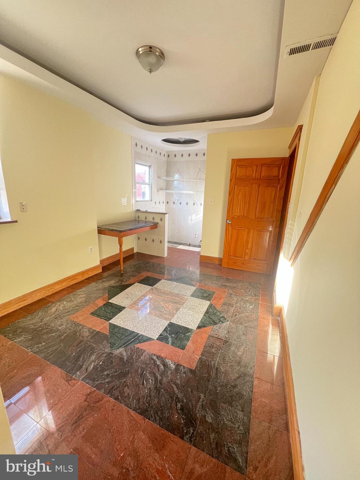 ITALIAN MARKET - Residential