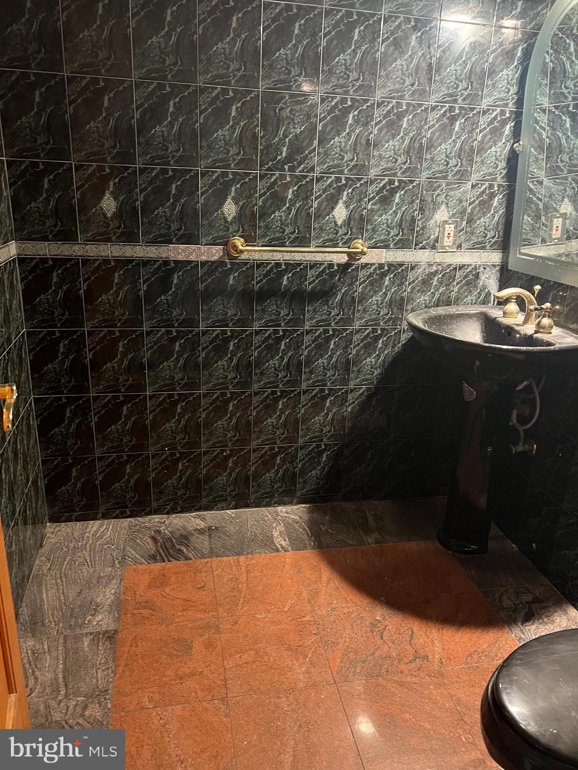 ITALIAN MARKET - Residential