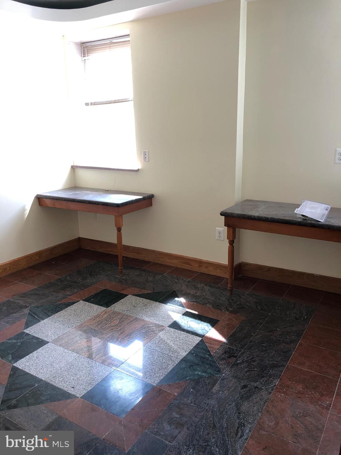 ITALIAN MARKET - Residential