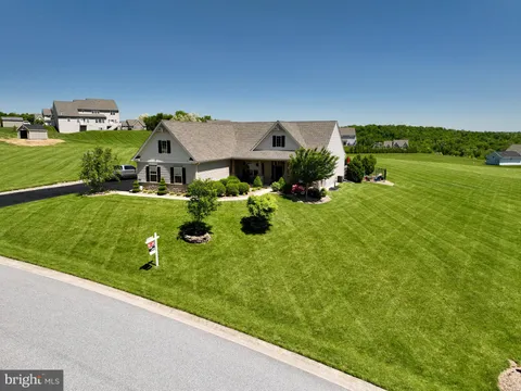 125 Hunters Chase, Etters, PA MLS: PAYK2079076