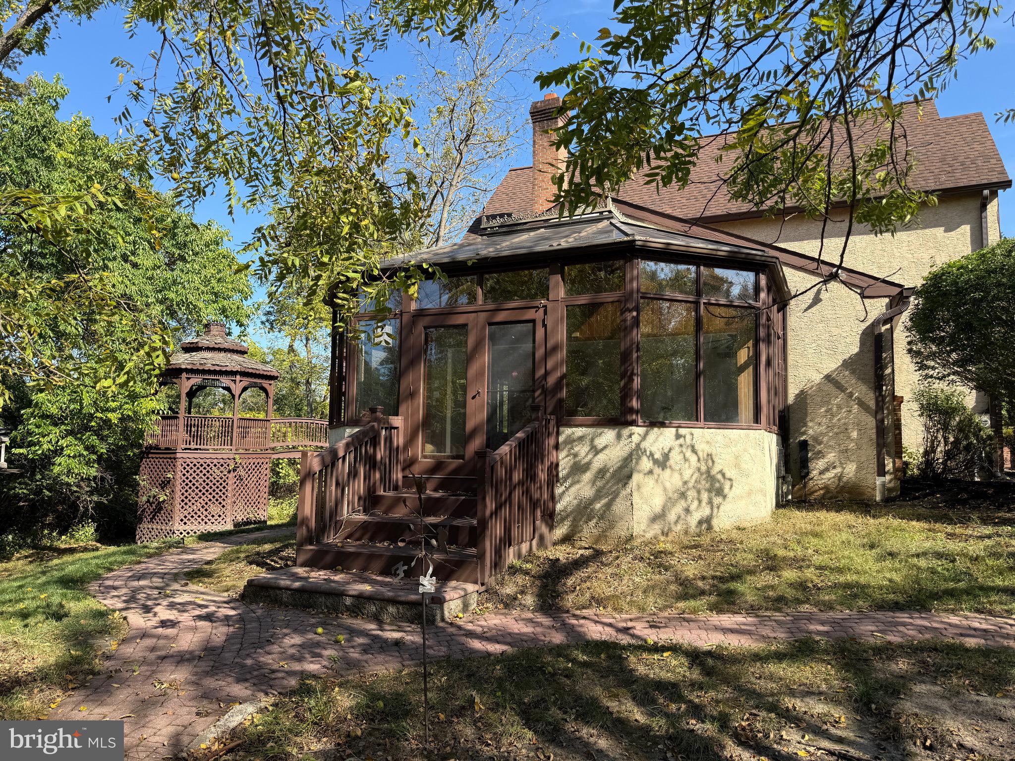 GWYNEDD KNOLL - Residential