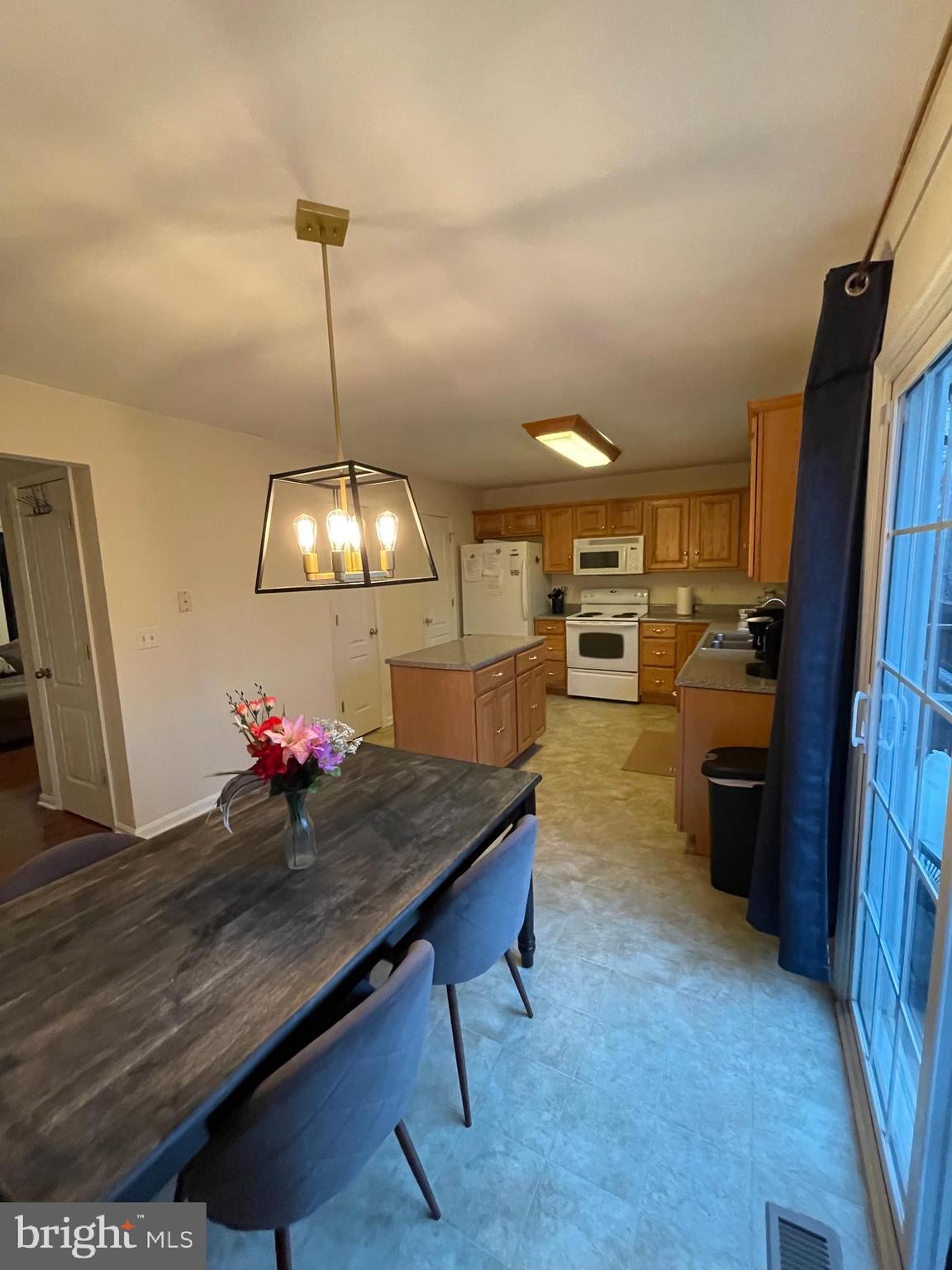 AMBER WOODS - Residential