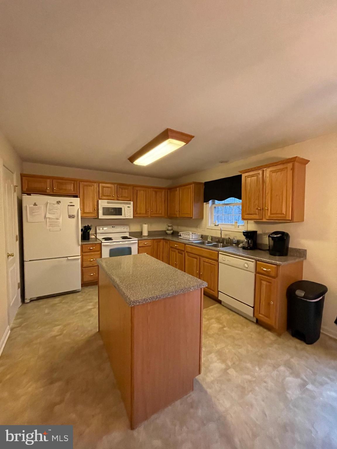 AMBER WOODS - Residential