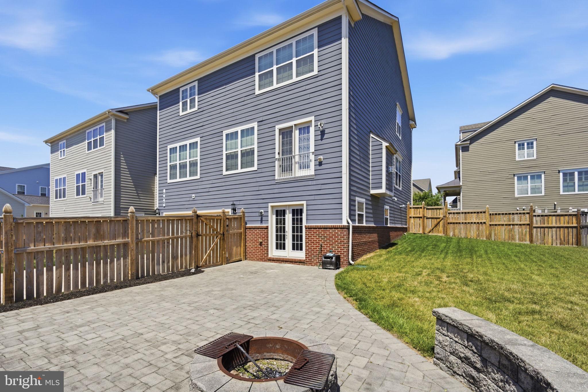232 EVELYNE STREET
