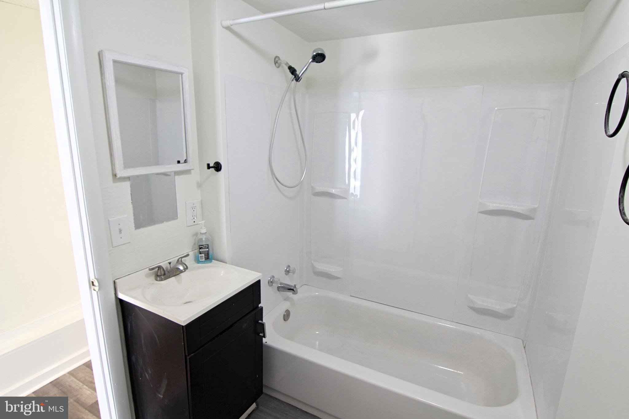 KING MANOR - Residential Lease