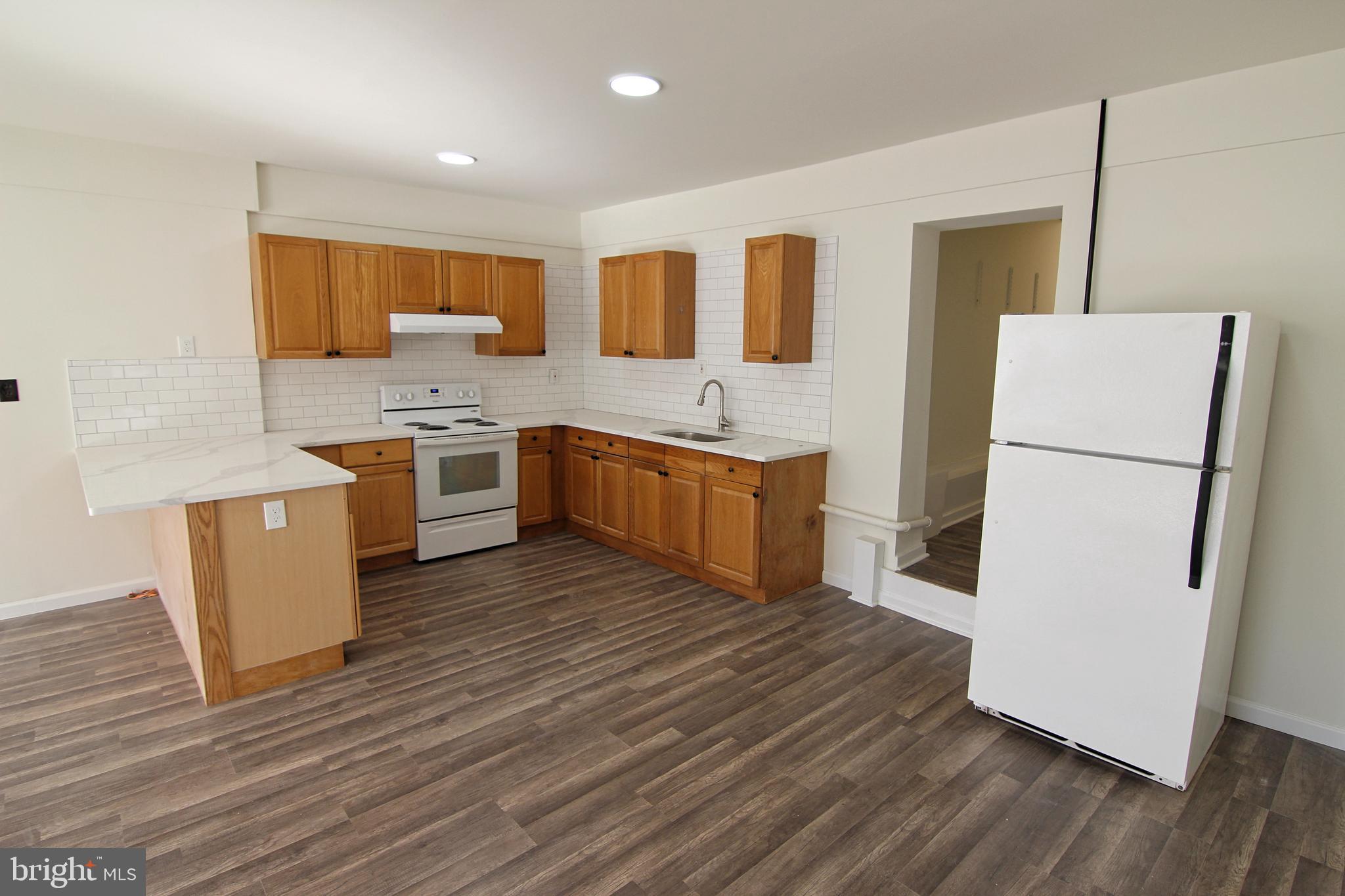 KING MANOR - Residential Lease