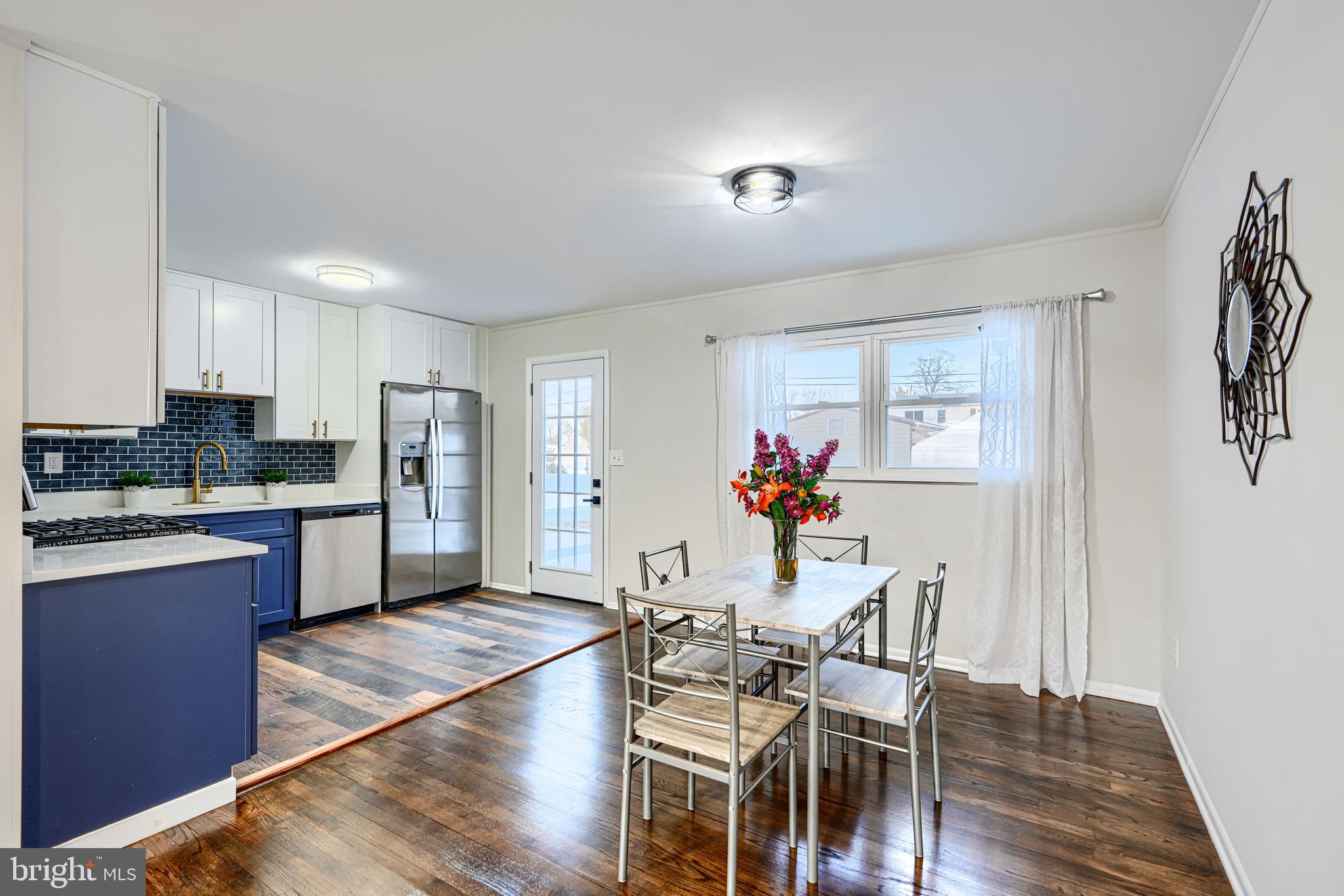 HOLIDAY MANOR - Residential