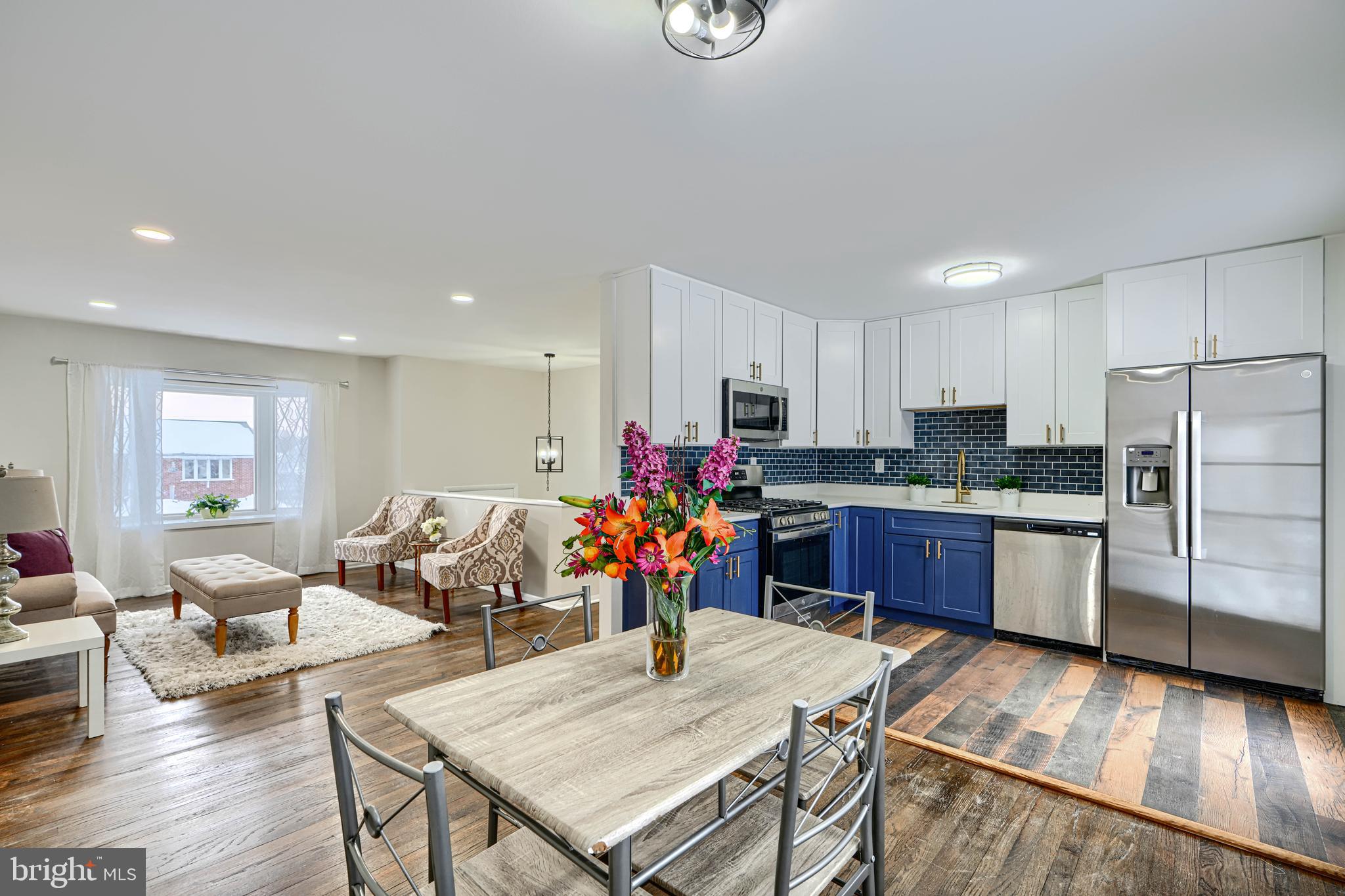 HOLIDAY MANOR - Residential