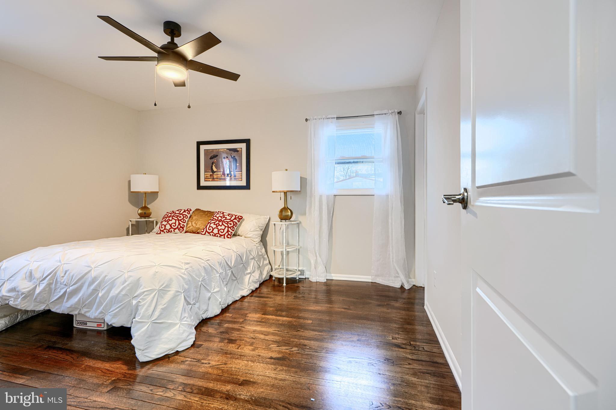 HOLIDAY MANOR - Residential