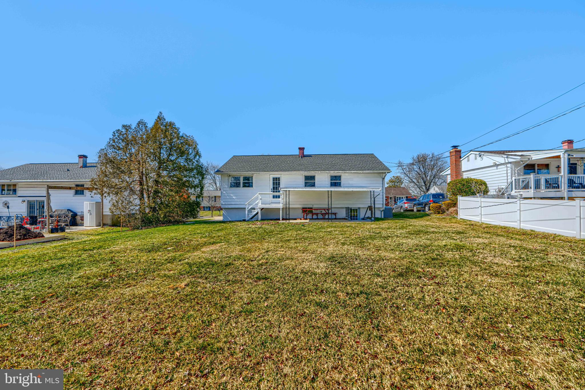 HOLIDAY MANOR - Residential