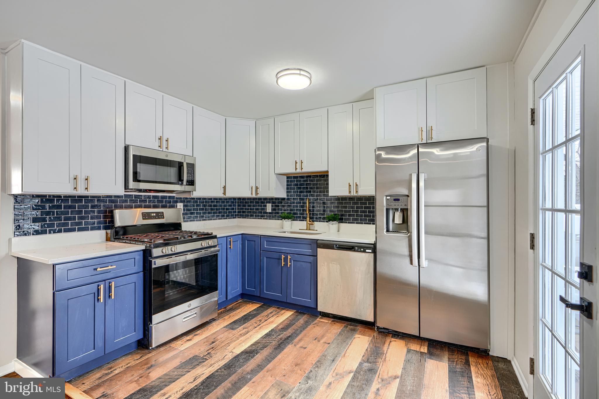 HOLIDAY MANOR - Residential