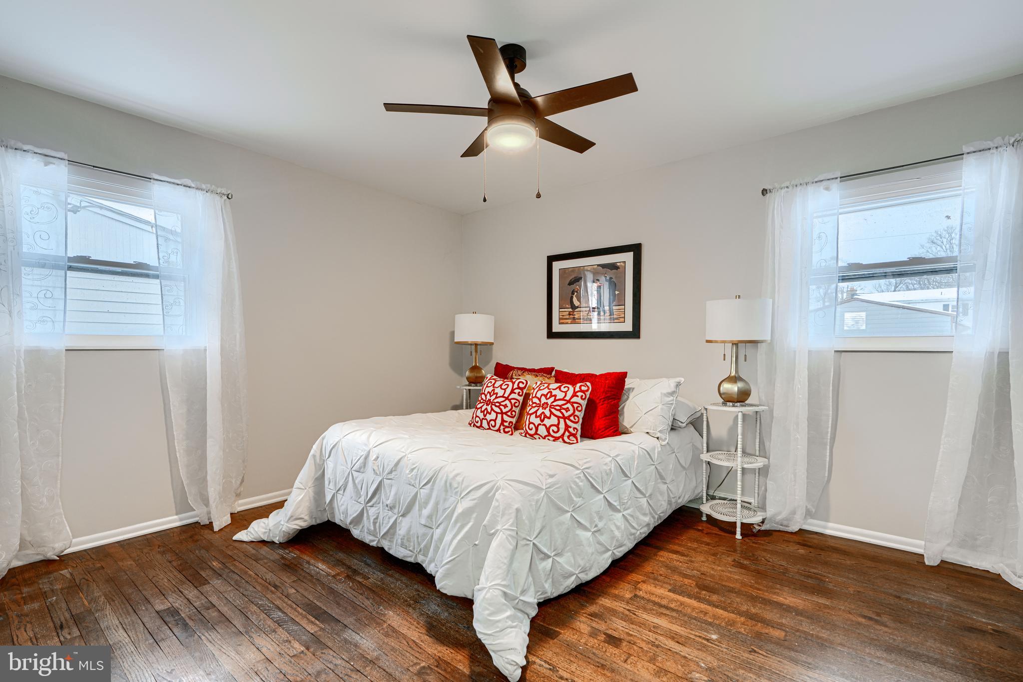 HOLIDAY MANOR - Residential