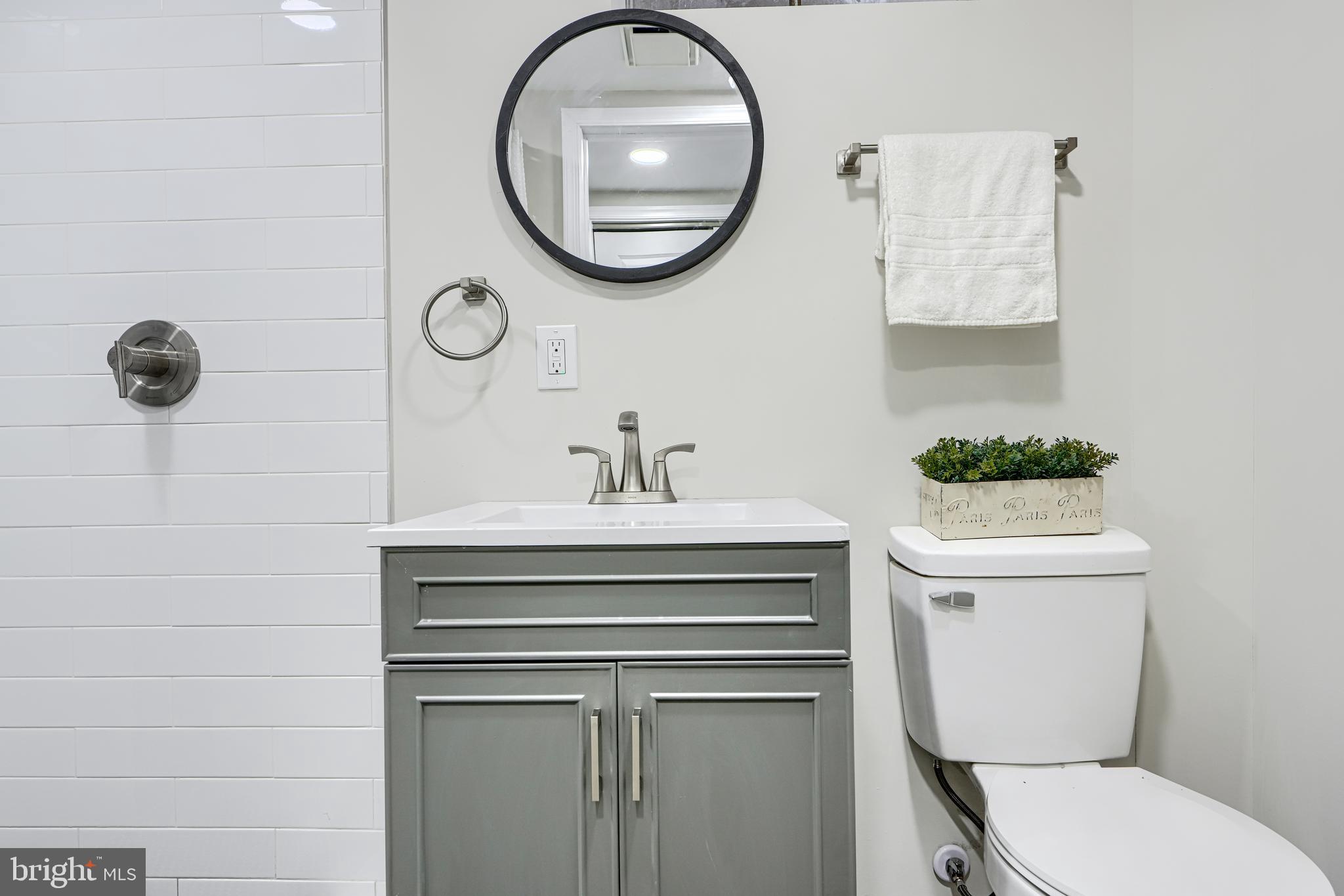 HOLIDAY MANOR - Residential