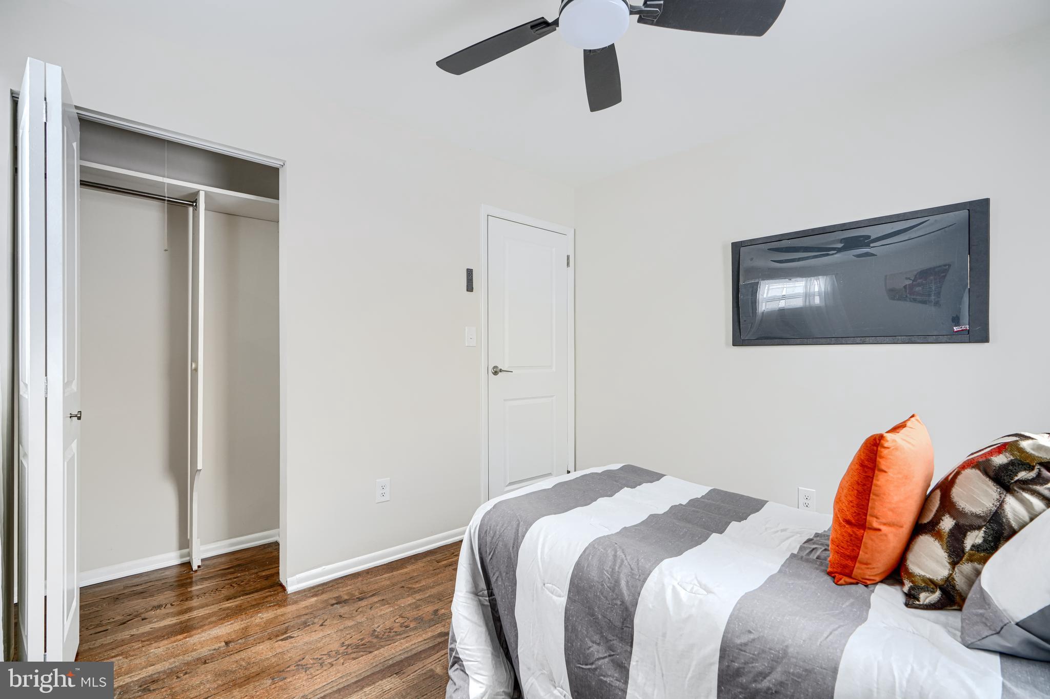 HOLIDAY MANOR - Residential