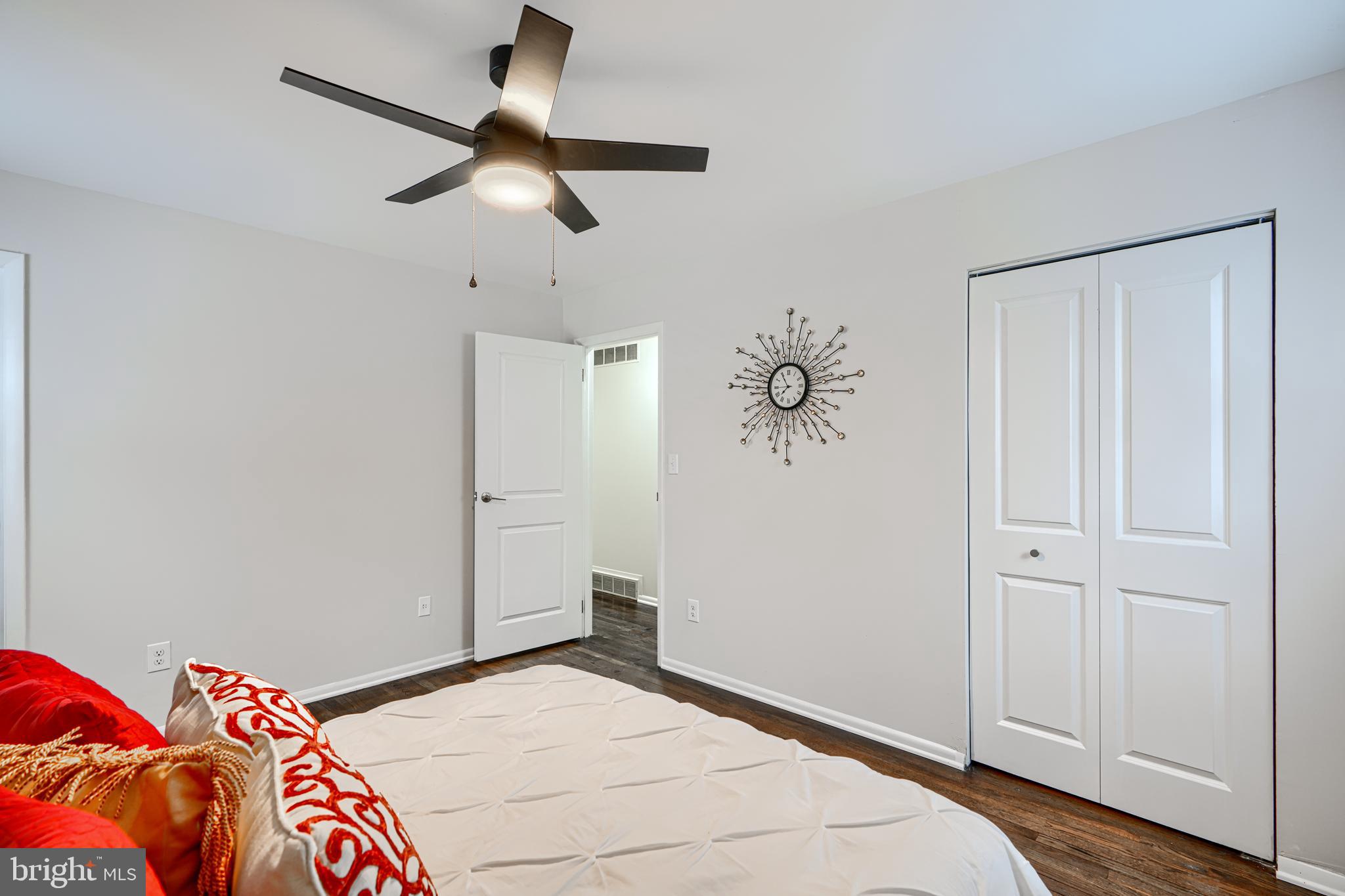 HOLIDAY MANOR - Residential