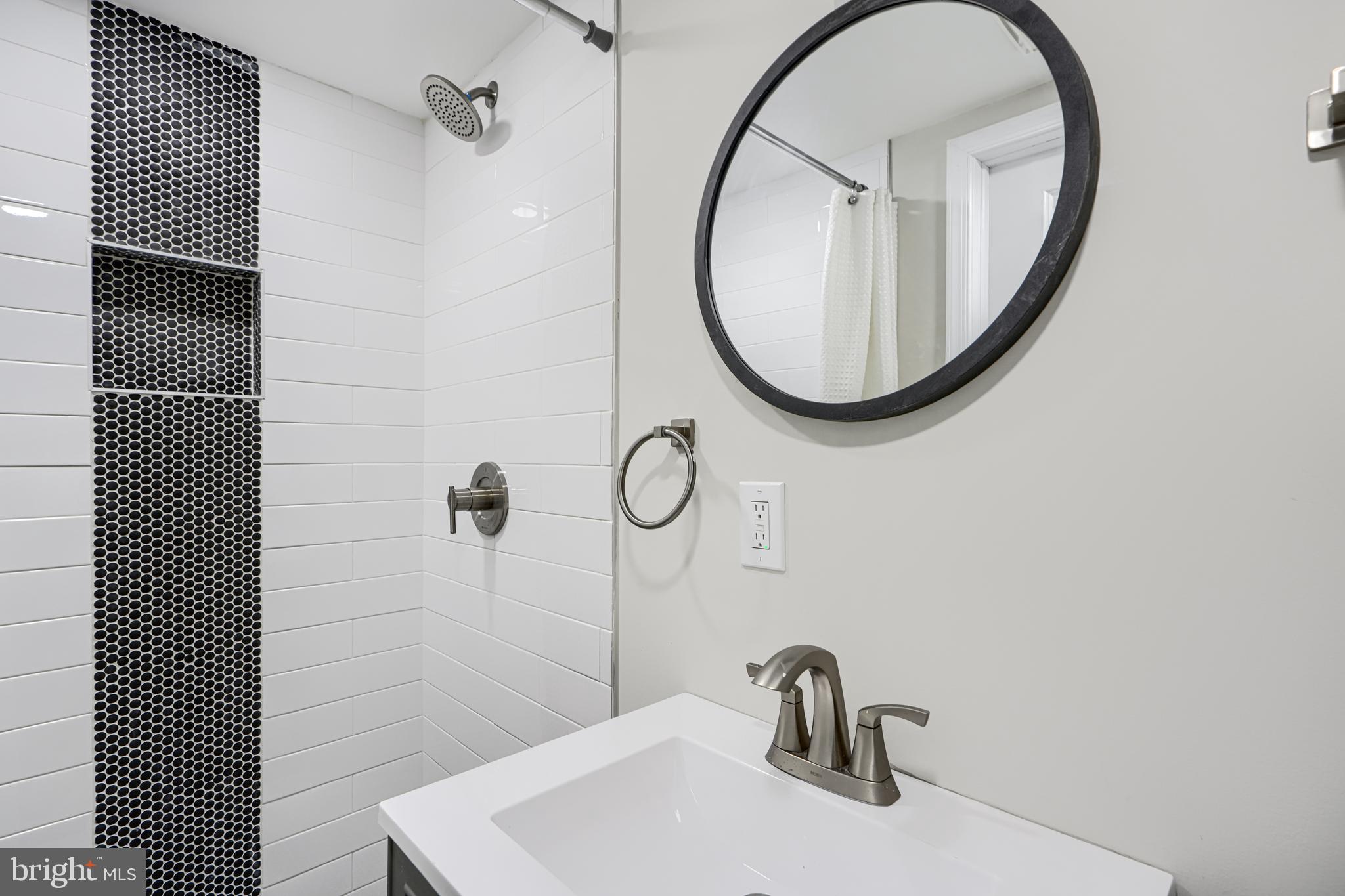 HOLIDAY MANOR - Residential