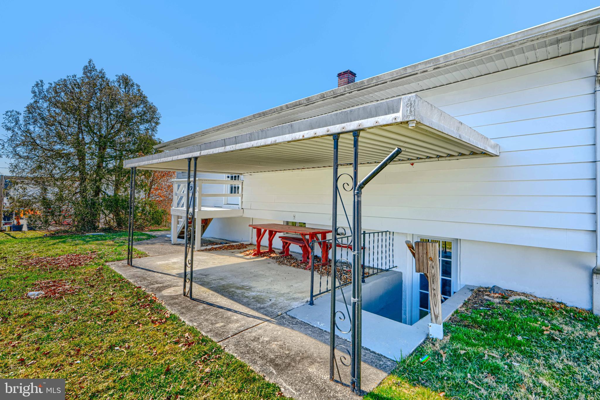 HOLIDAY MANOR - Residential