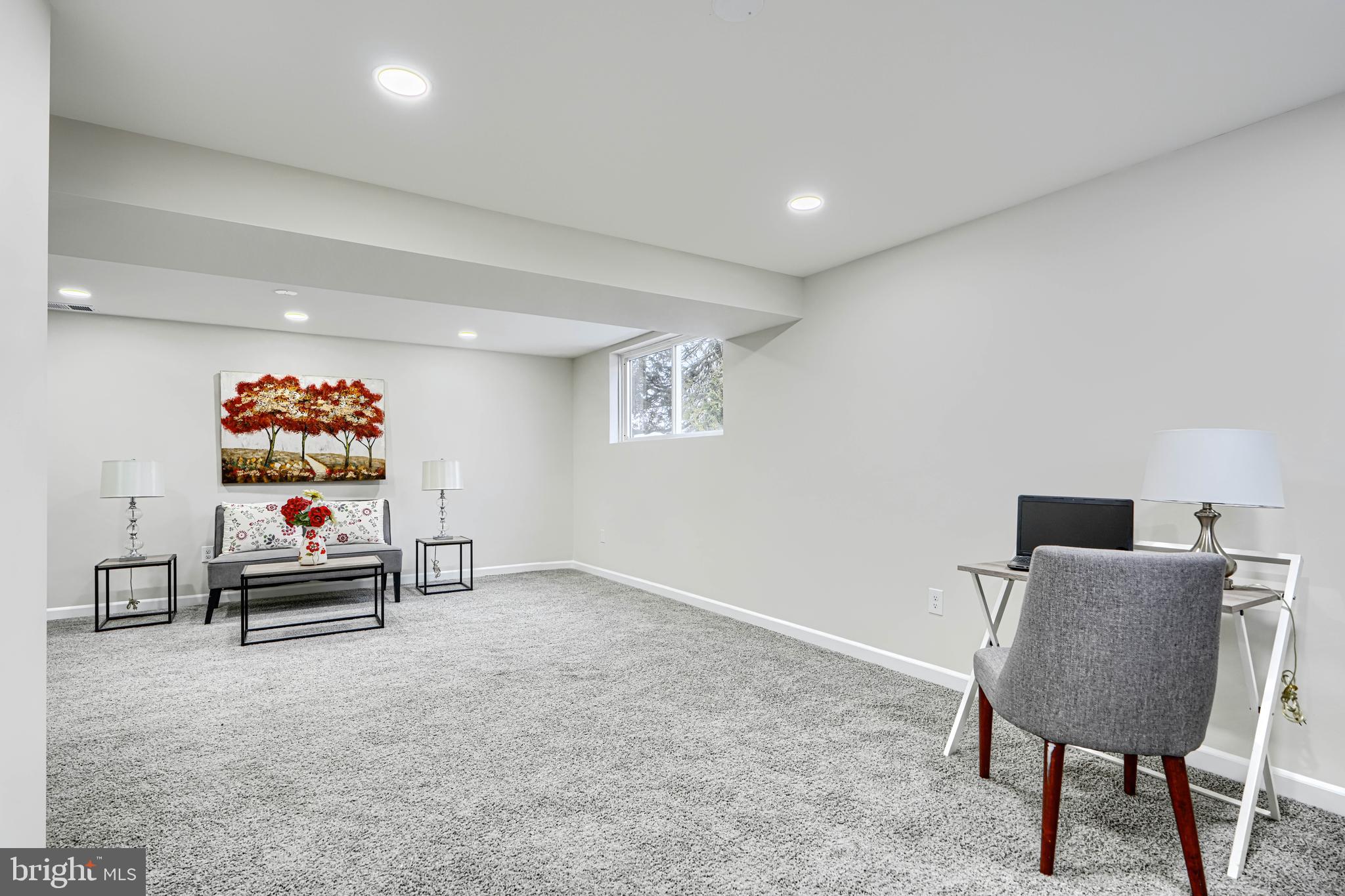 HOLIDAY MANOR - Residential