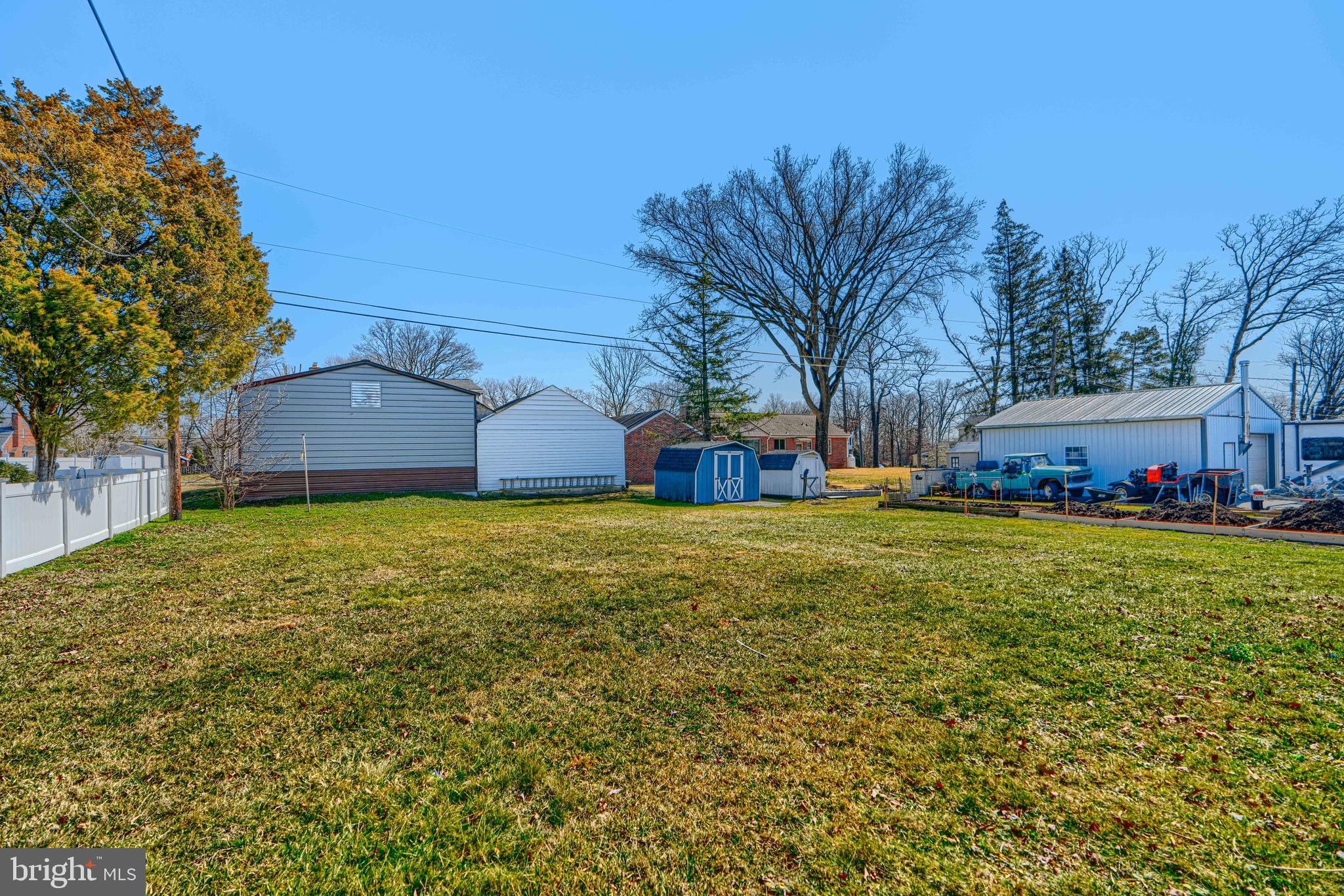 HOLIDAY MANOR - Residential