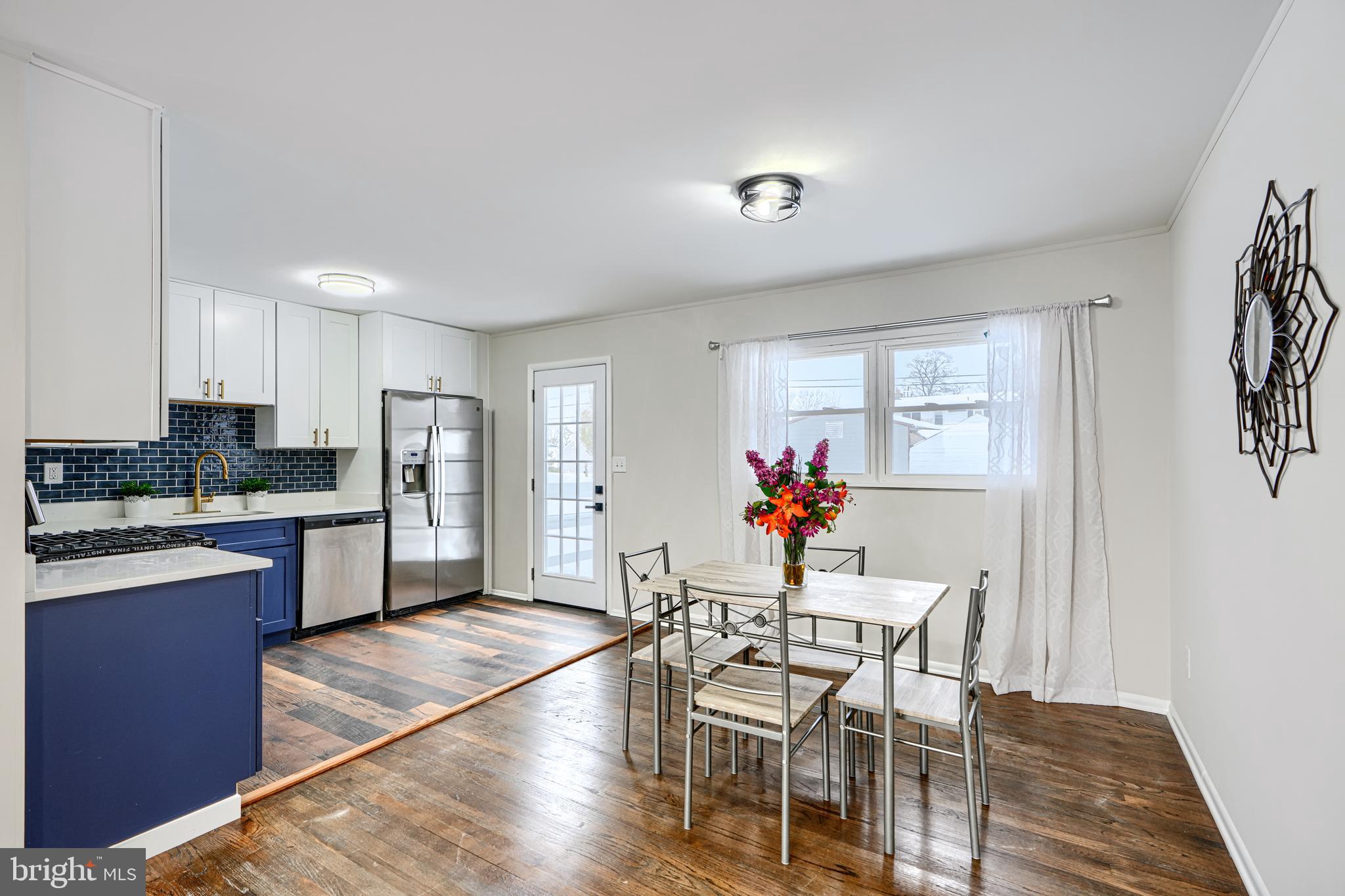 HOLIDAY MANOR - Residential