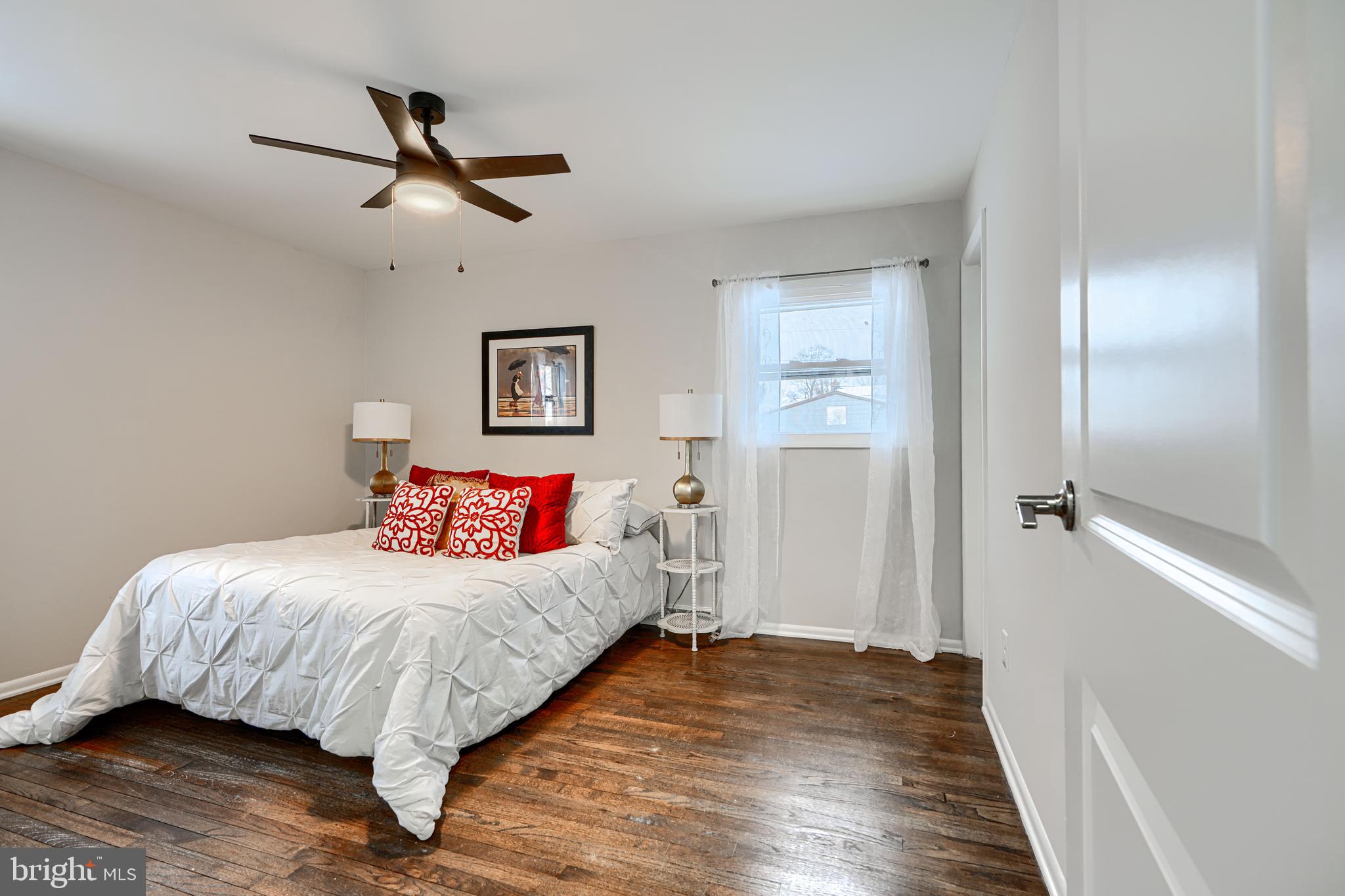 HOLIDAY MANOR - Residential