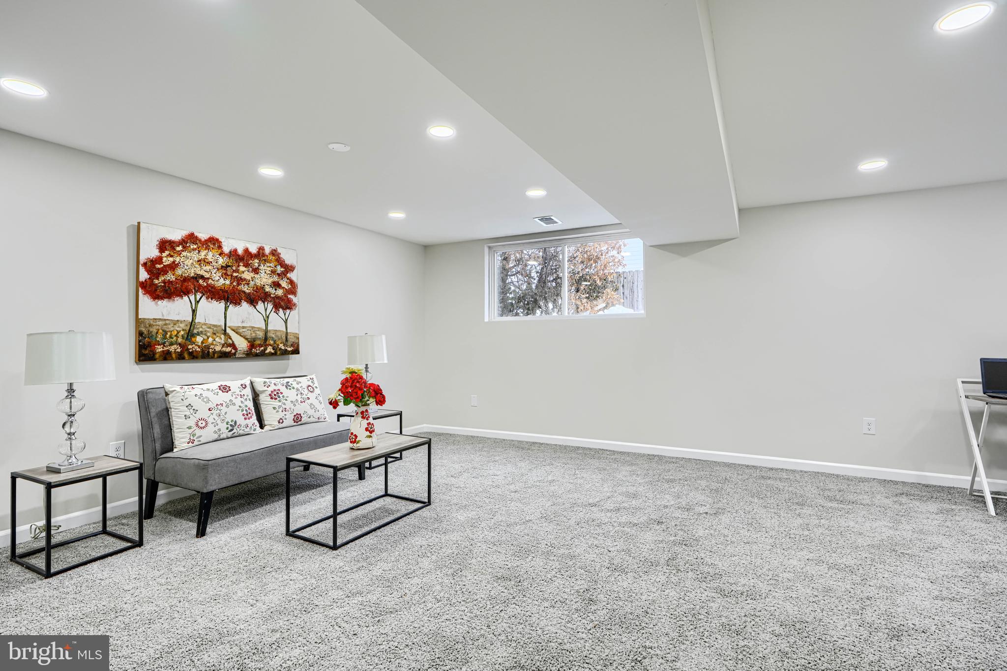 HOLIDAY MANOR - Residential