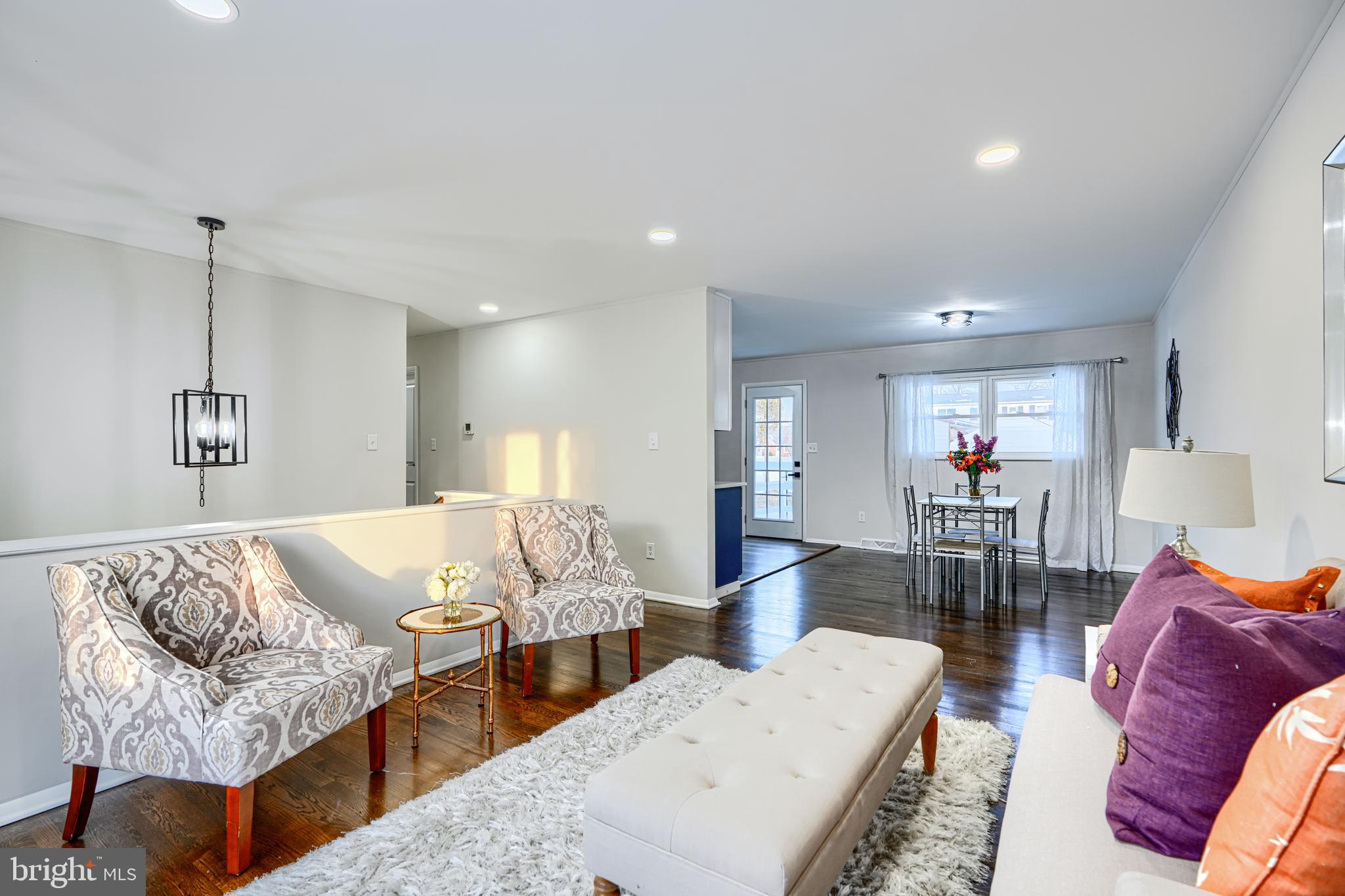 HOLIDAY MANOR - Residential