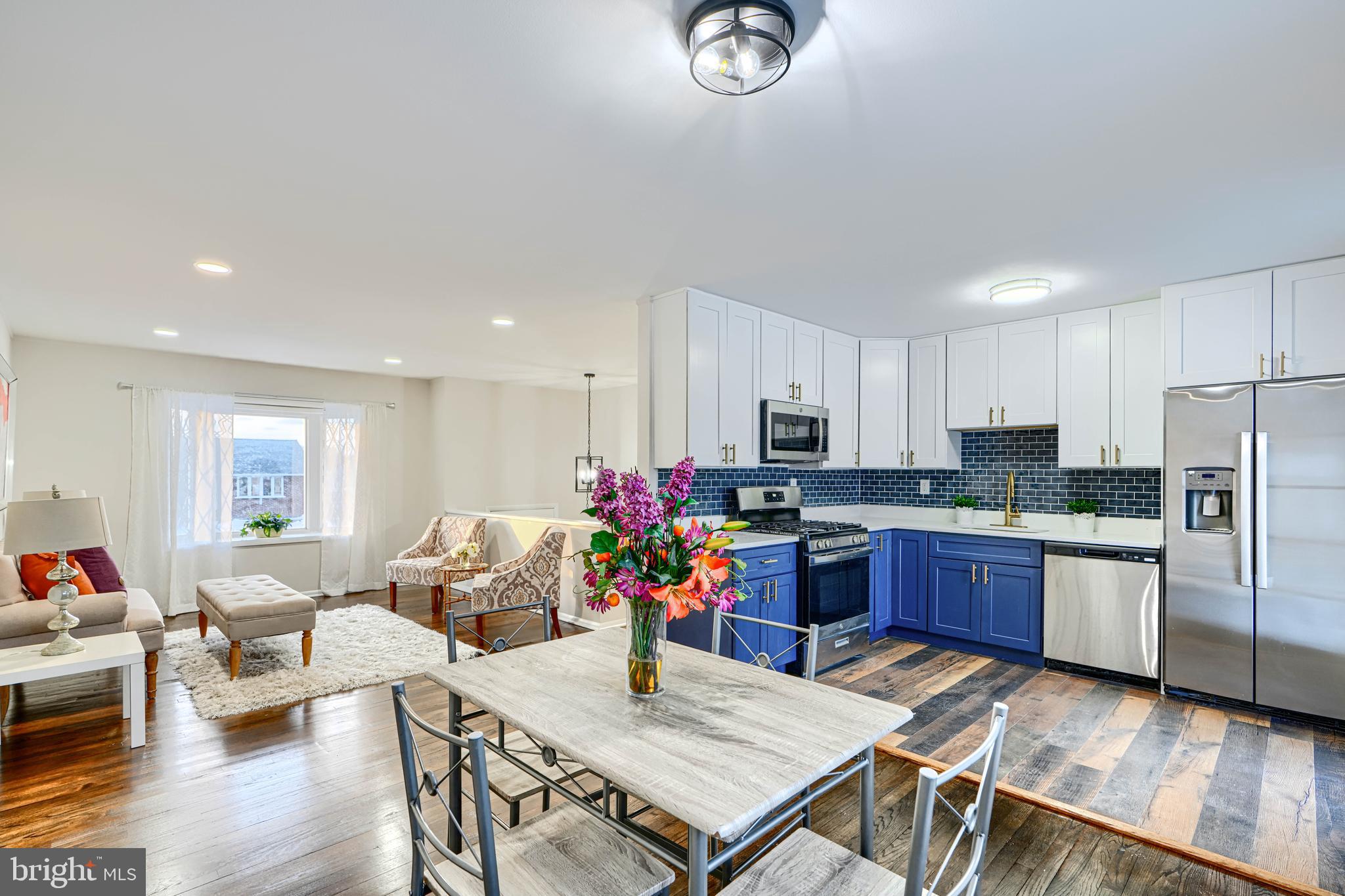 HOLIDAY MANOR - Residential