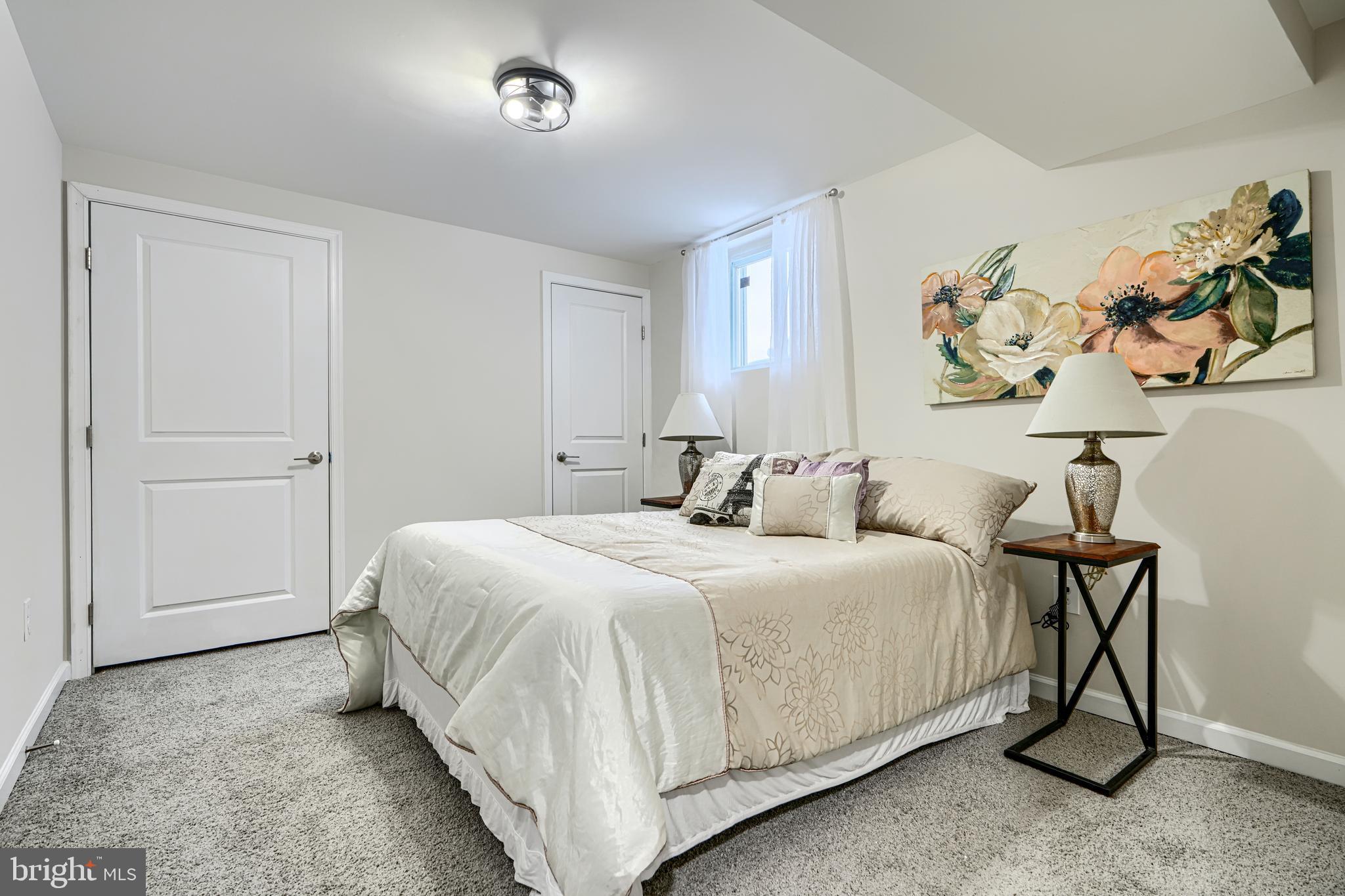 HOLIDAY MANOR - Residential