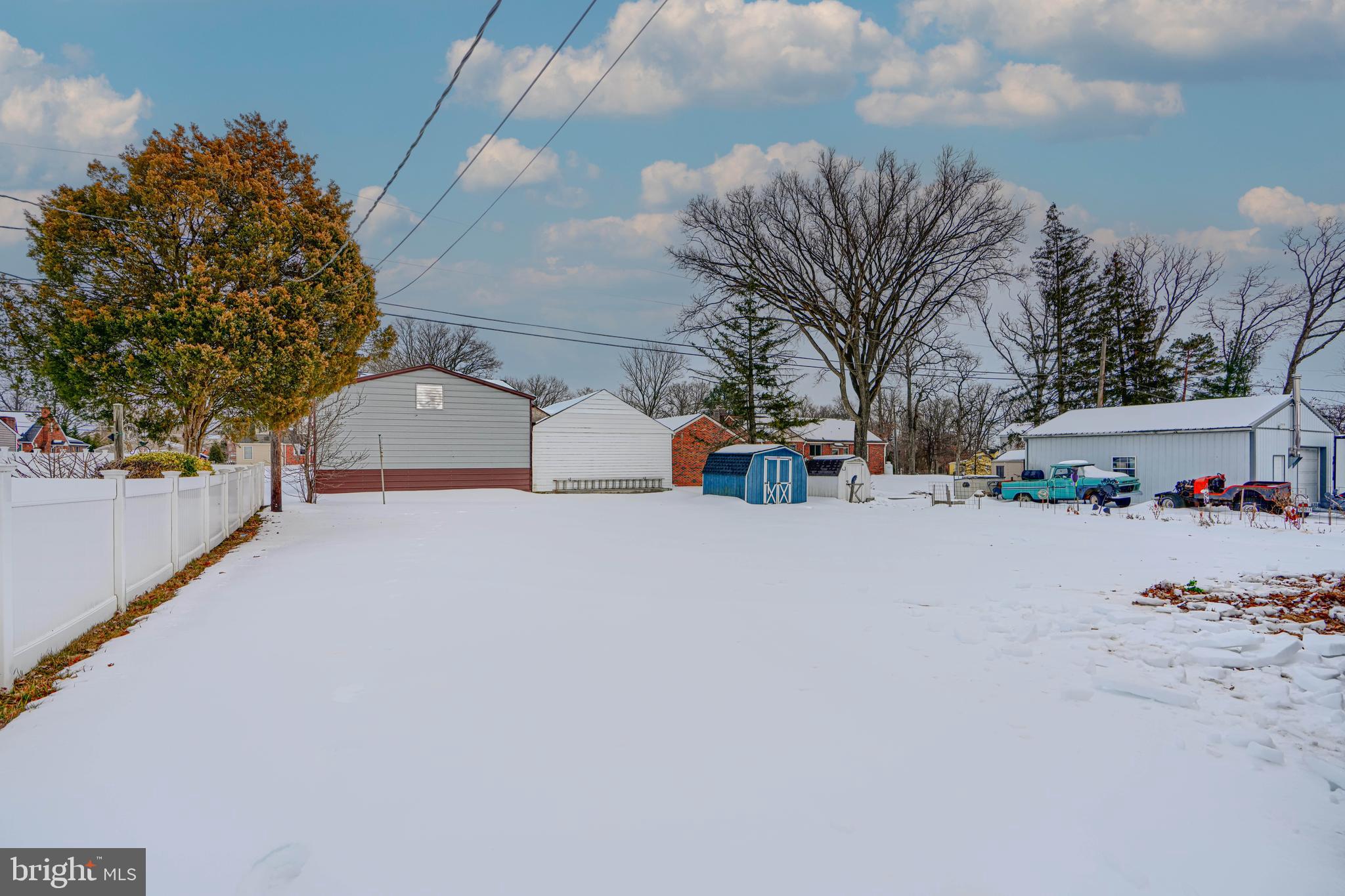 HOLIDAY MANOR - Residential