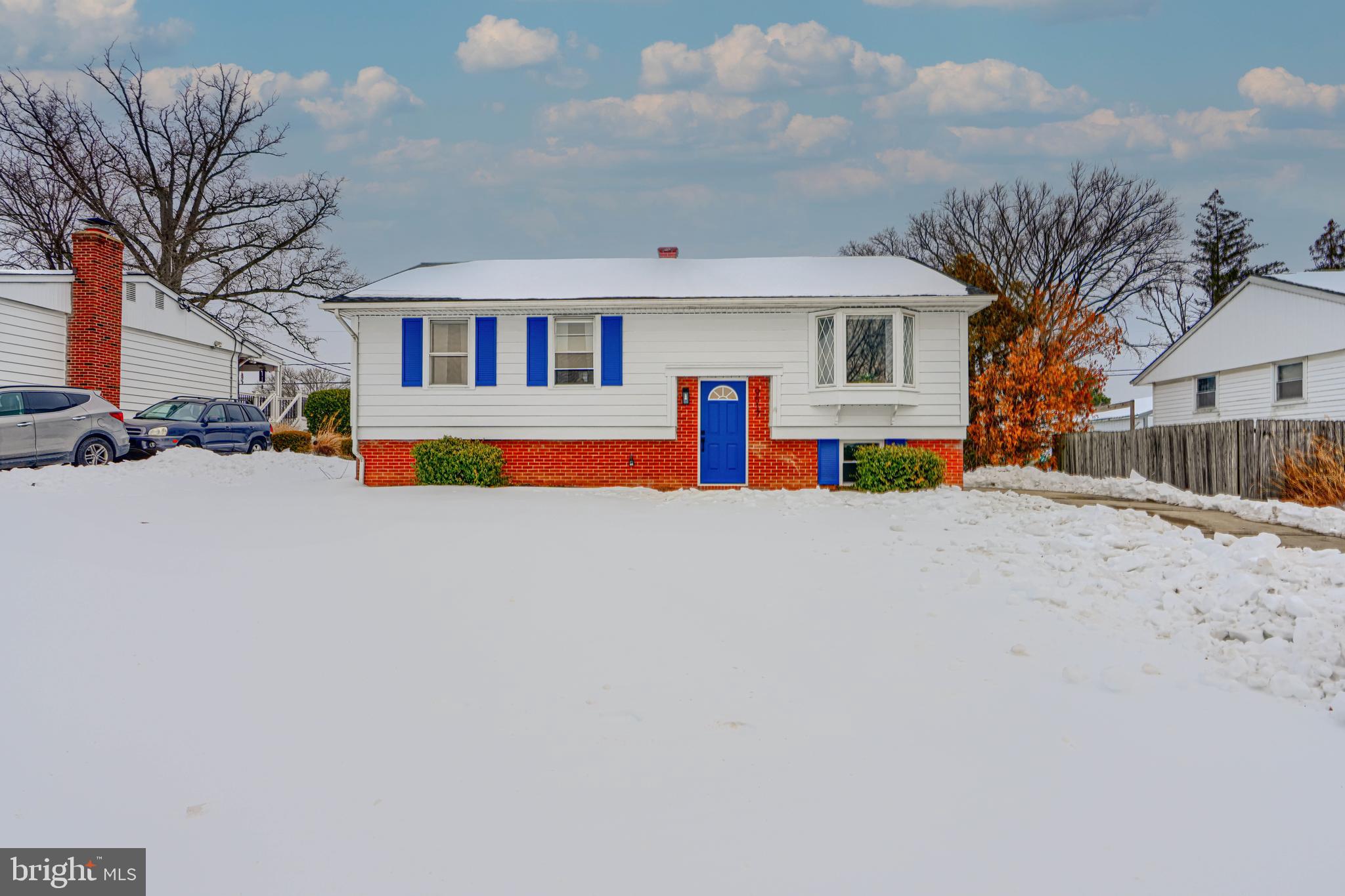 HOLIDAY MANOR - Residential