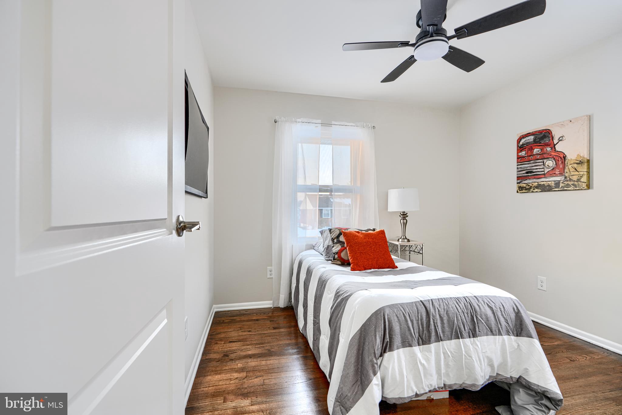 HOLIDAY MANOR - Residential