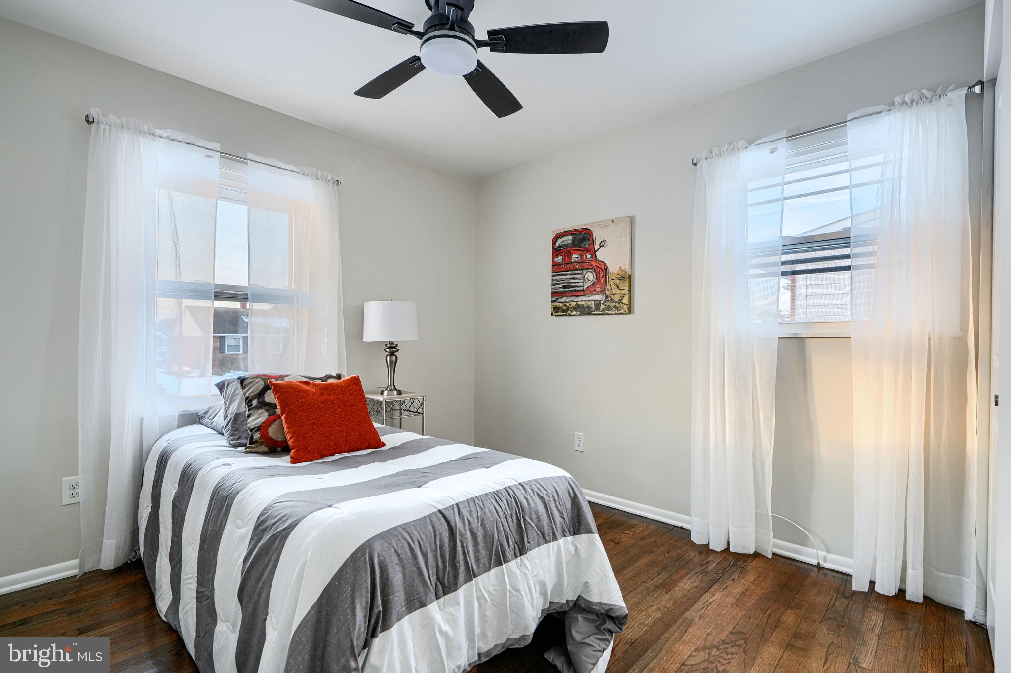 HOLIDAY MANOR - Residential