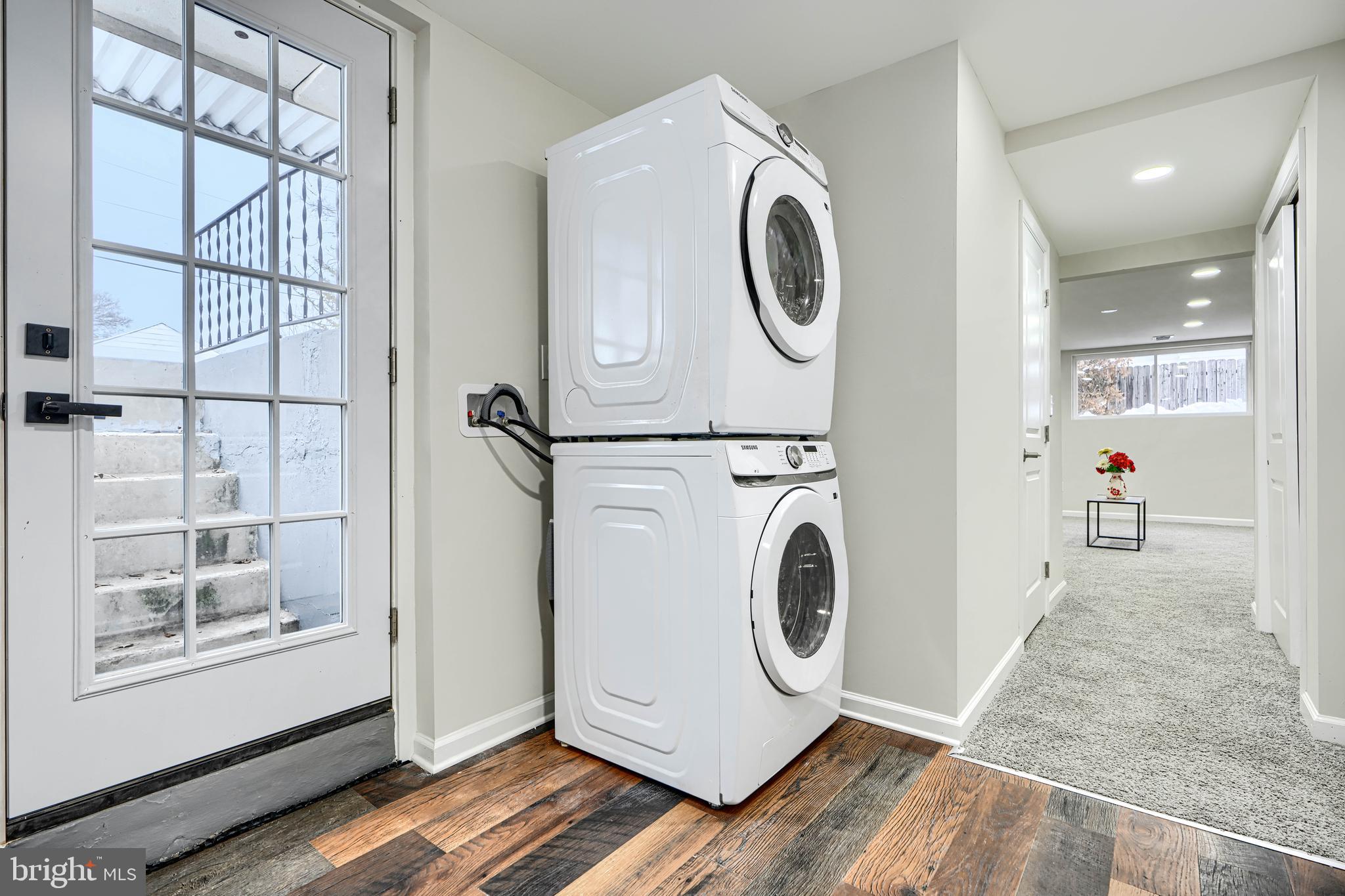 HOLIDAY MANOR - Residential